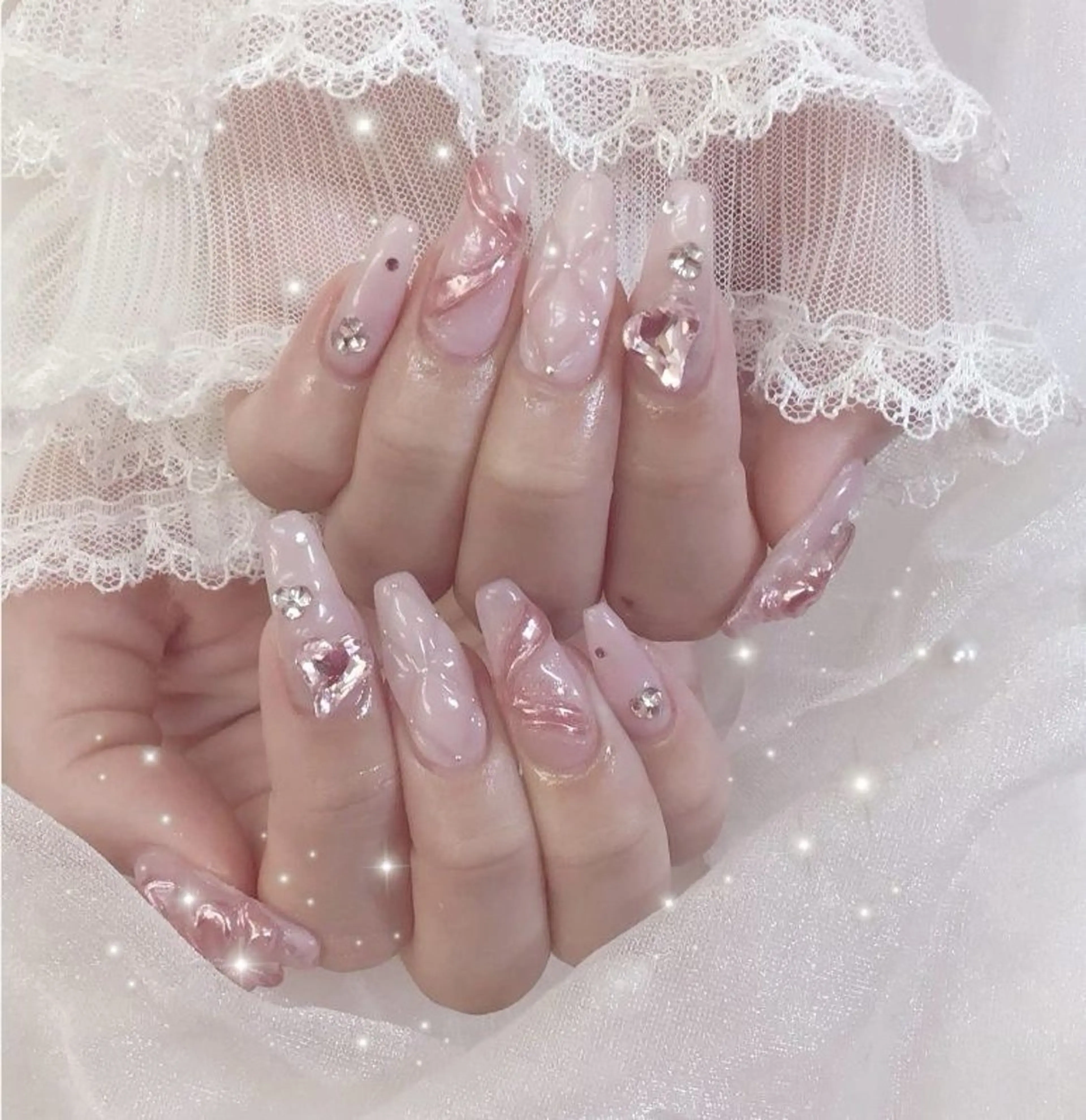 ネイル マグネットネイル ピンク ネイルチップ 冬ネイル クリスマス ハンドネイル Lee Nailsのネイルデザイン