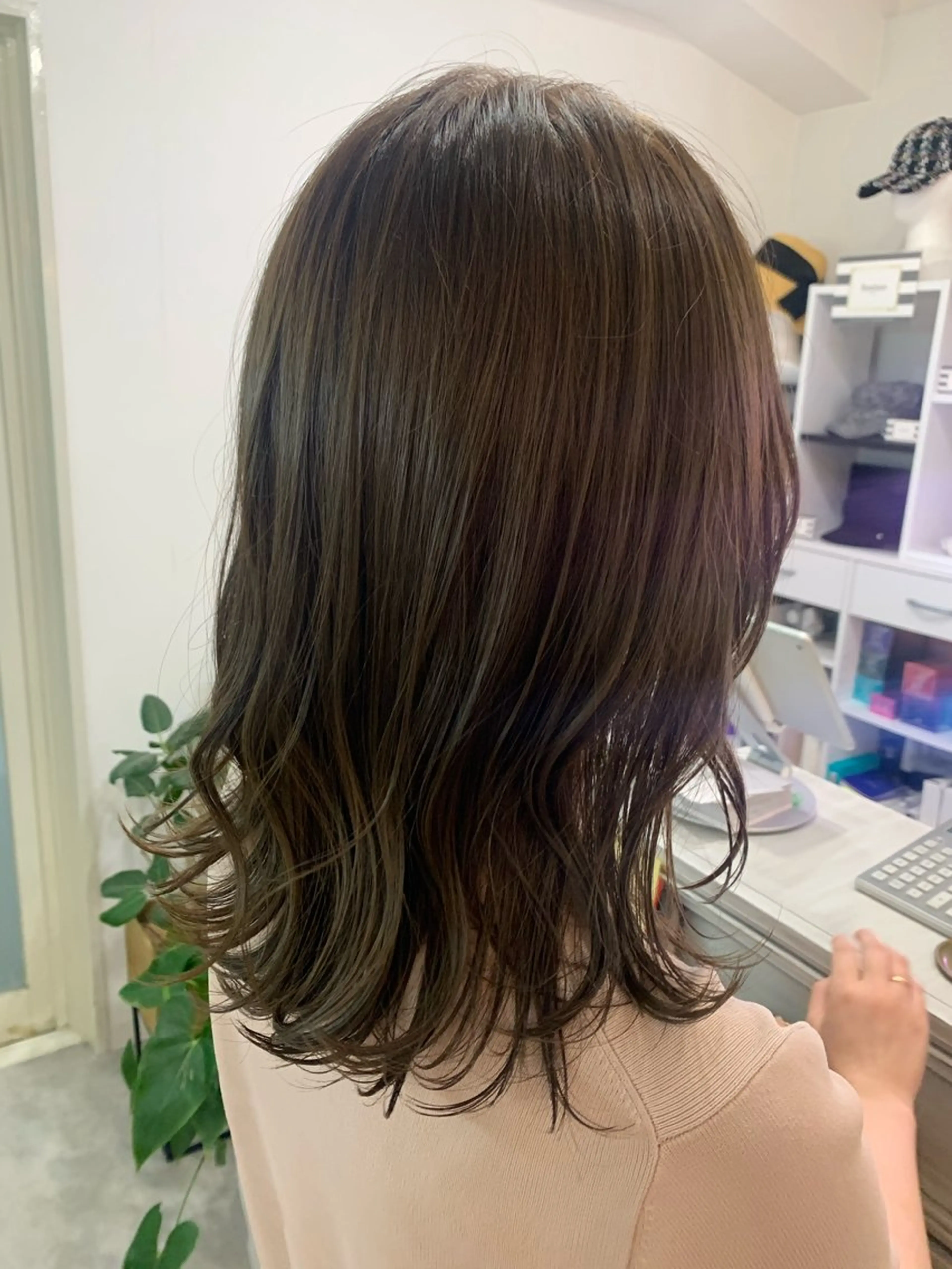 ミディアム roussy.所属・sachina （サチナ）のヘアスタイル