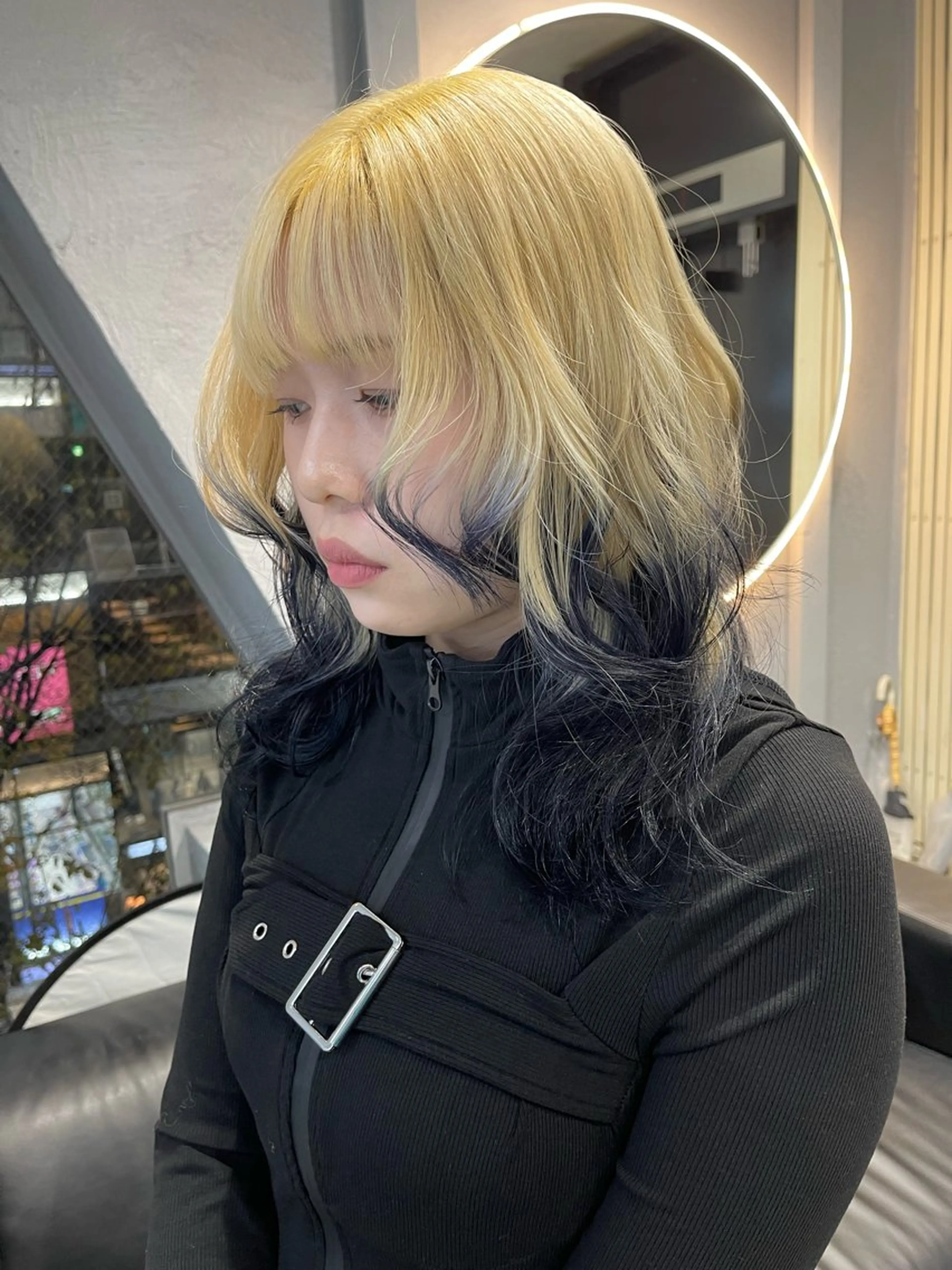 セミロング カラー ブリーチ ケアブリーチ デザインカラー ダブルカラー イヤリングカラー TATSUブリーチ/ ミルクティーベージュのヘアスタイル