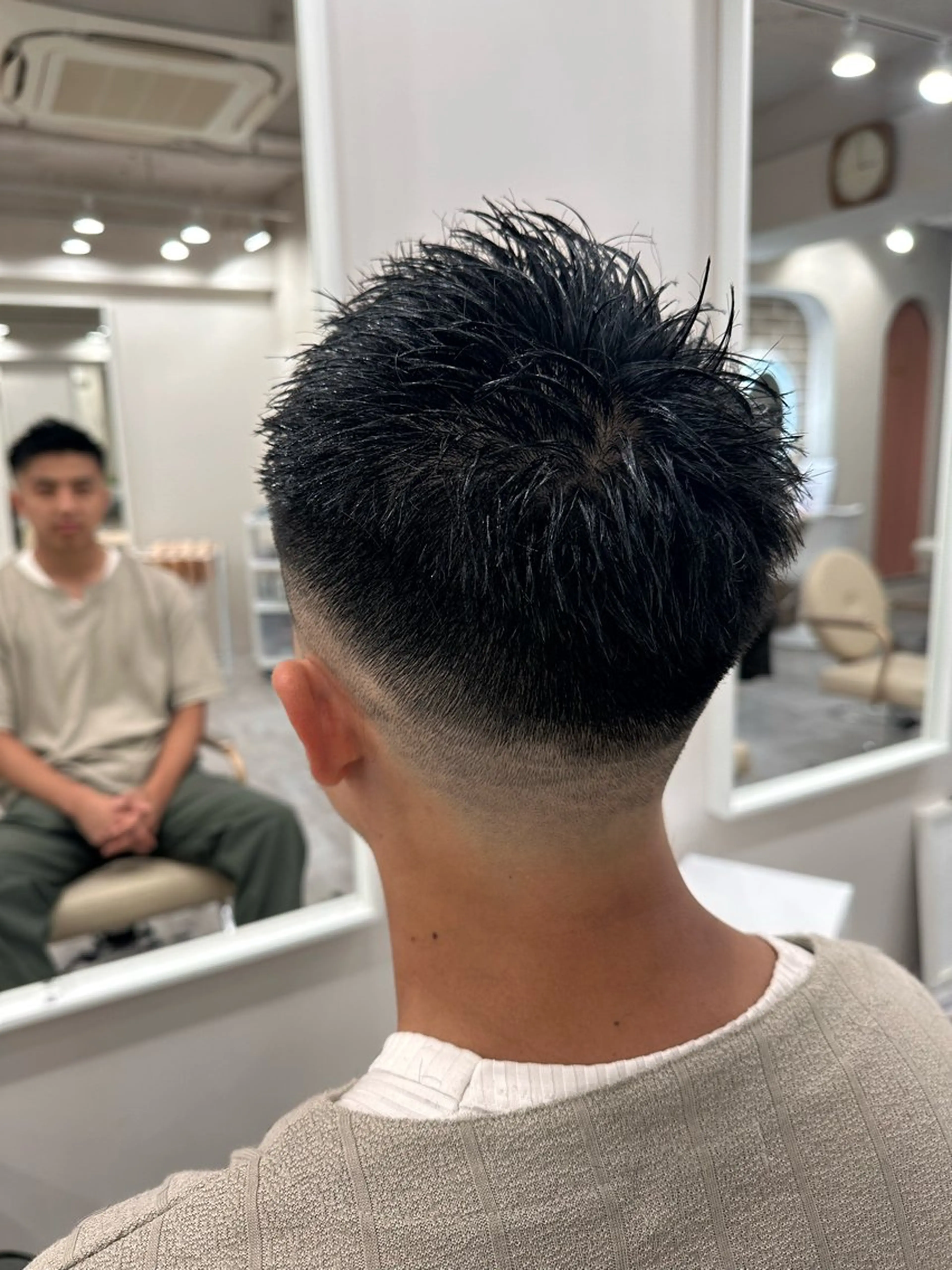 ショート メンズ ボブ、レイヤー、 ハイトーン、古淵のヘアスタイル