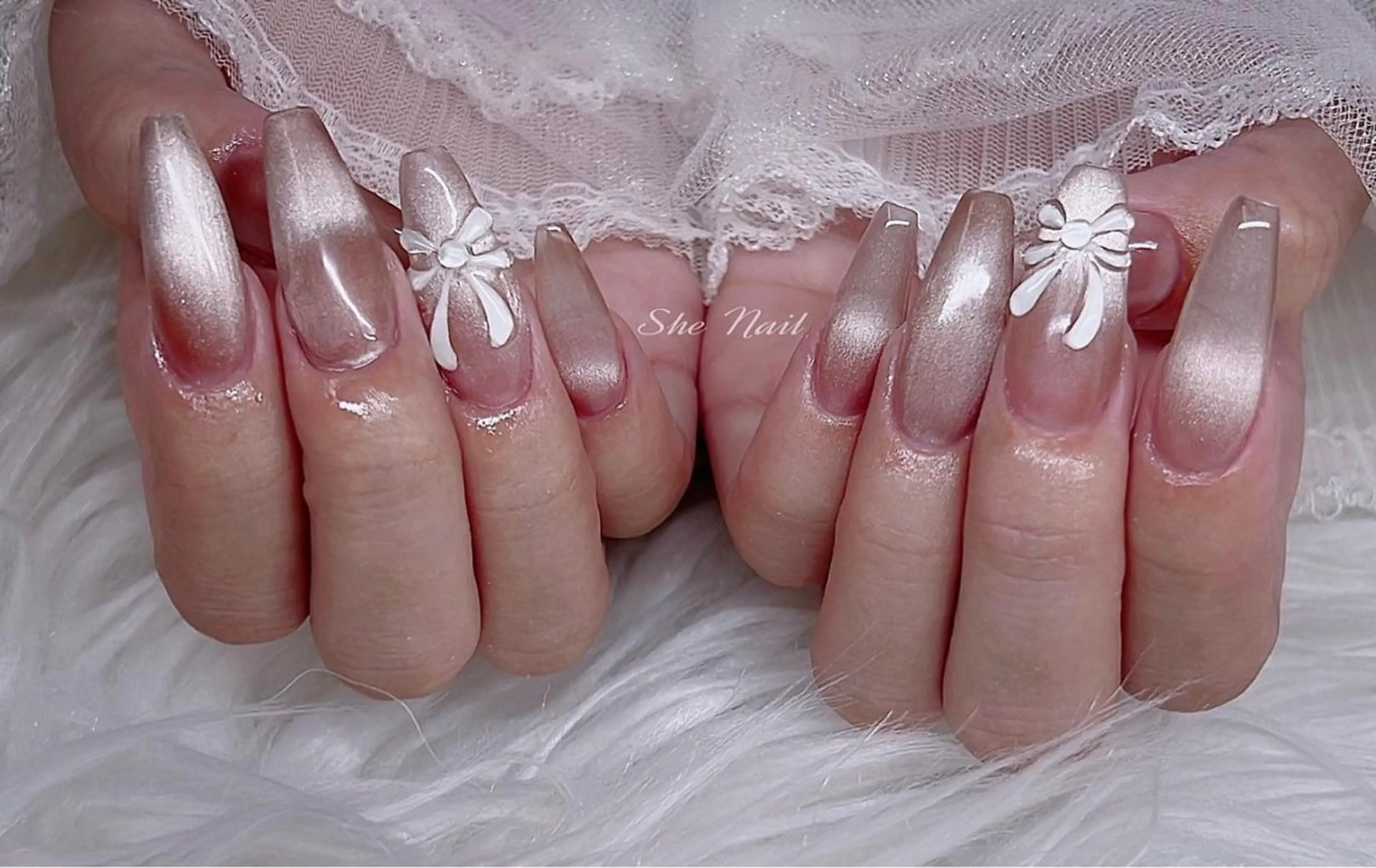 ネイル チークネイル 長さ出し フラッシュネイル グラデーション ラメ(グリッター) She   Nail所属・ISA_ BELLAのネイルデザイン