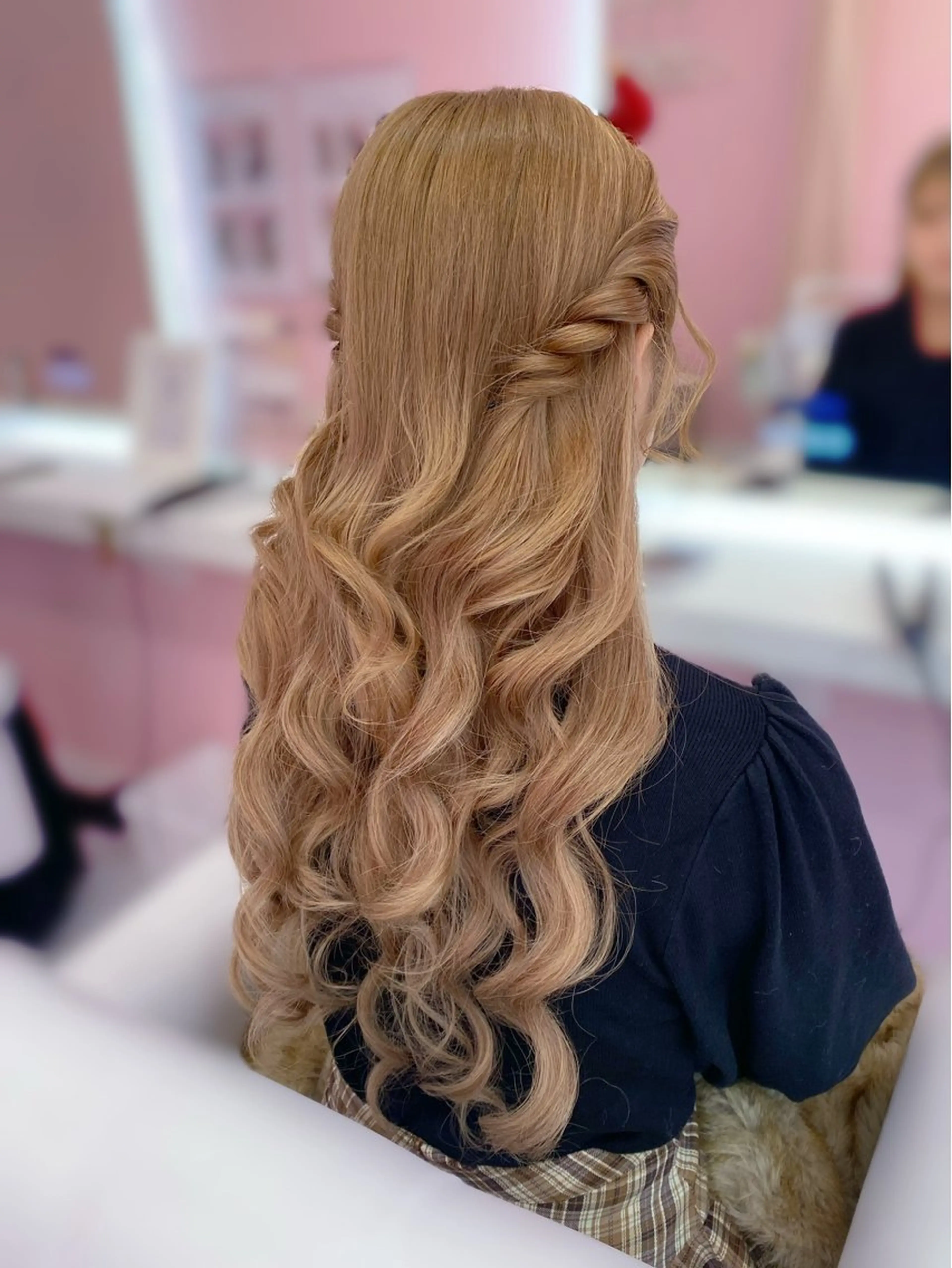 ロング ヘアアレンジ Set Salon Mémoire by miuprierre所属・推し活🪄🩷 川上 佳奈のヘアスタイル