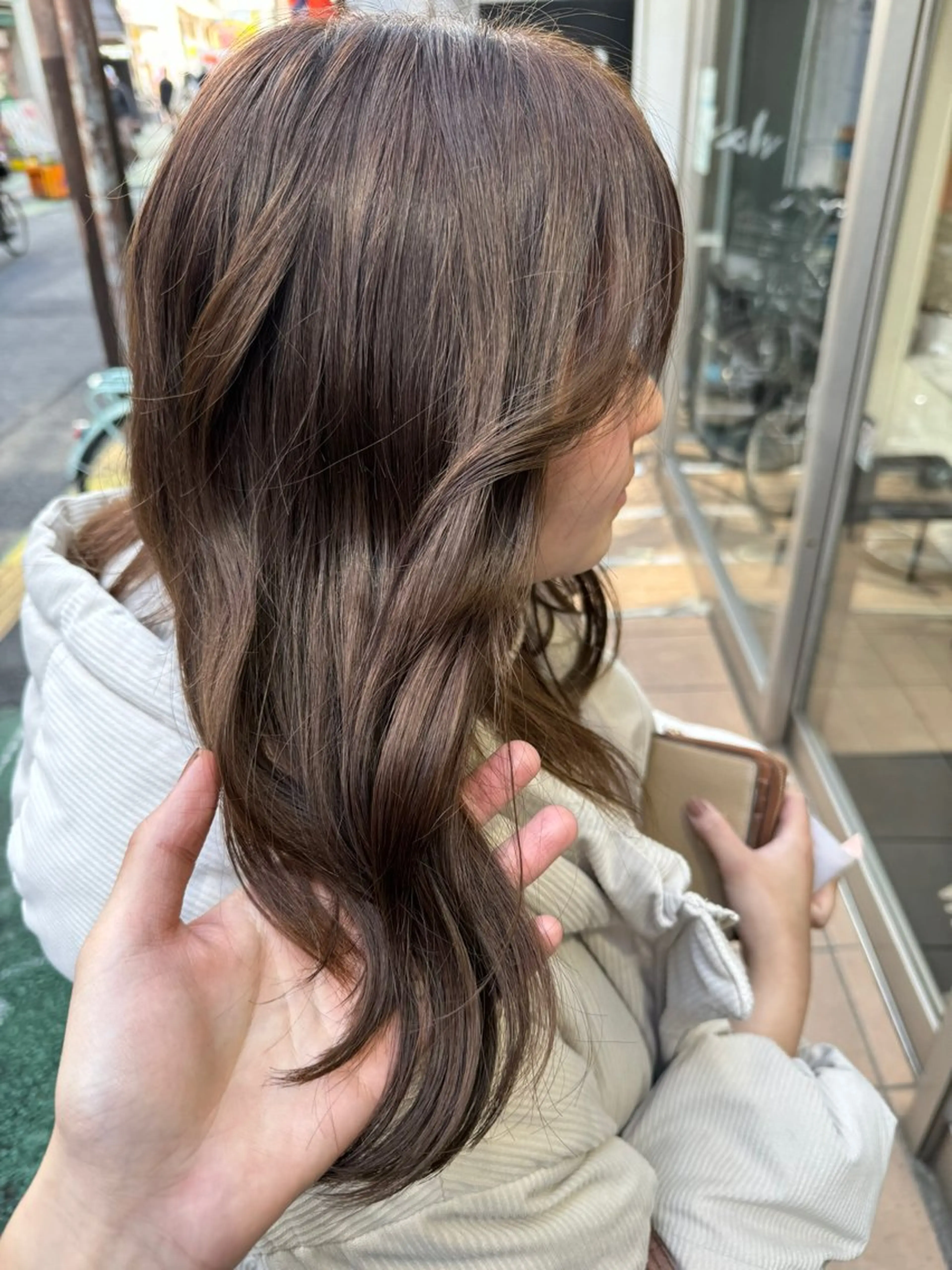セミロング カラー ヘアアレンジ 切りっぱなしボブ ブリーチ ブラウンカラー ココアブラウン デザインカラー ヘアカラー トリートメント 目黒 碧人のヘアスタイル