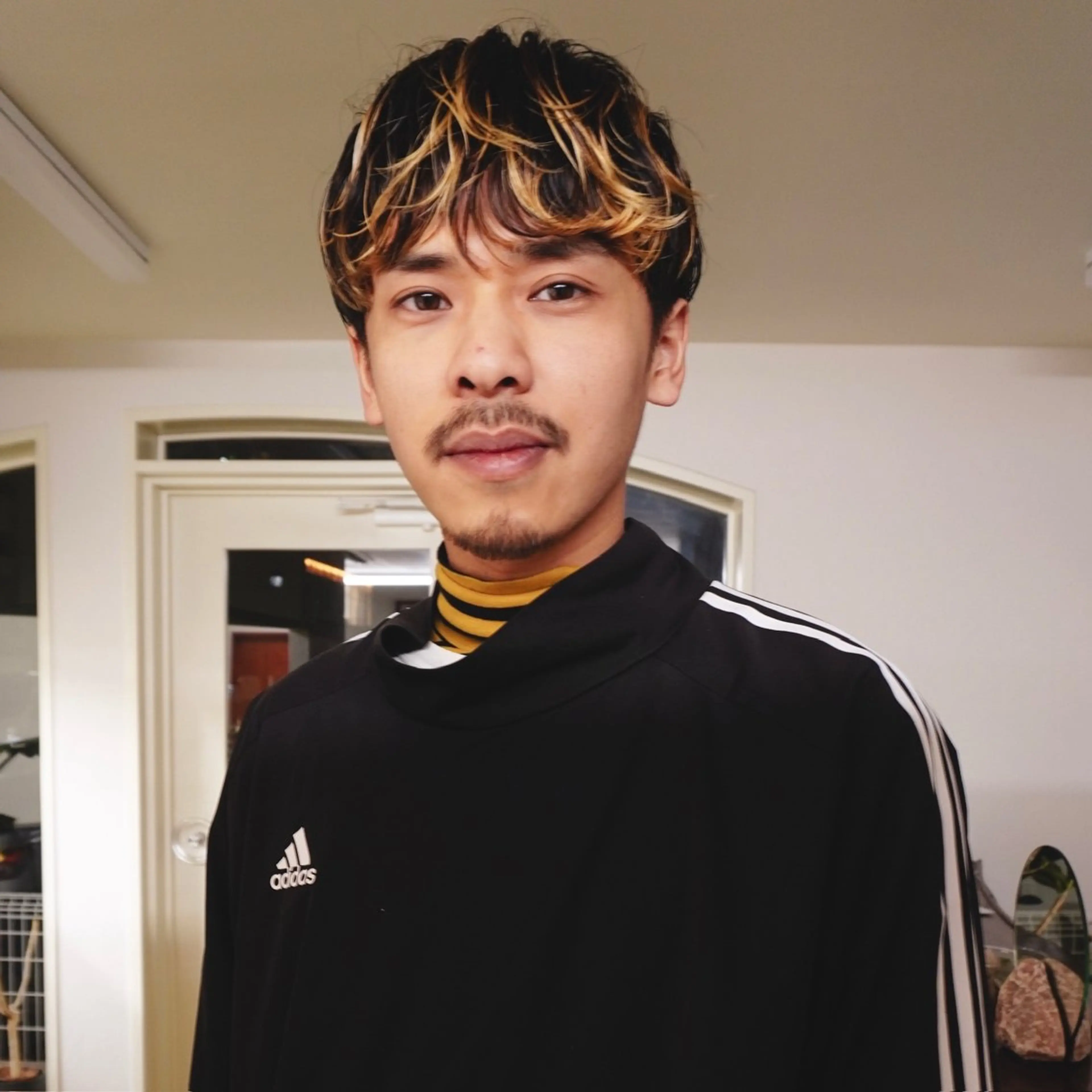 ショート カラー パーマ メンズ メンズブリーチ メンズパーマ ブリーチ ニュアンスパーマ メンズハイトーン/栄 /イトウタケルのヘアスタイル