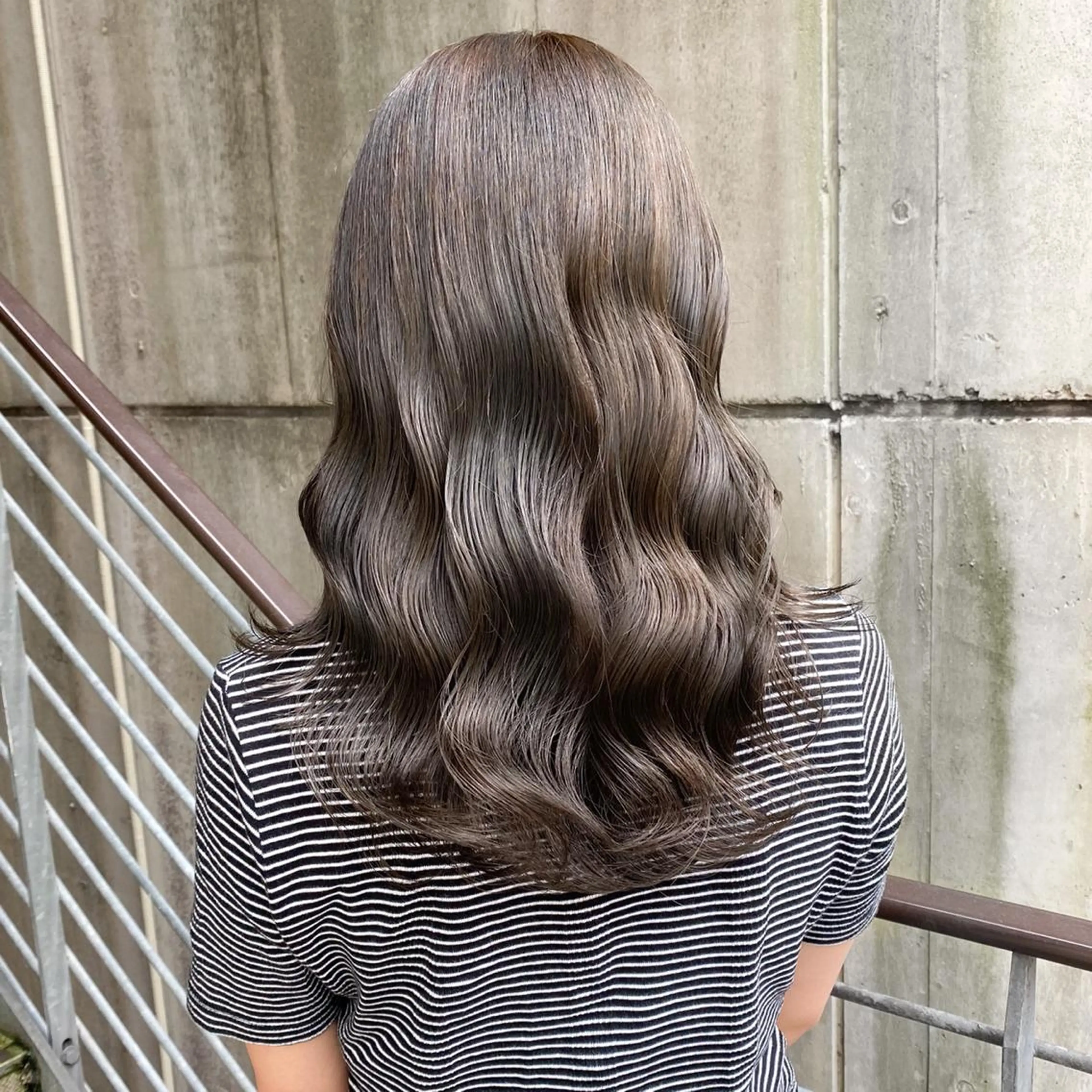 セミロング カラー ベージュカラー ブリーチ 透明感カラー ハイトーンカラー ハイトーンベージュ ness ネスのヘアスタイル