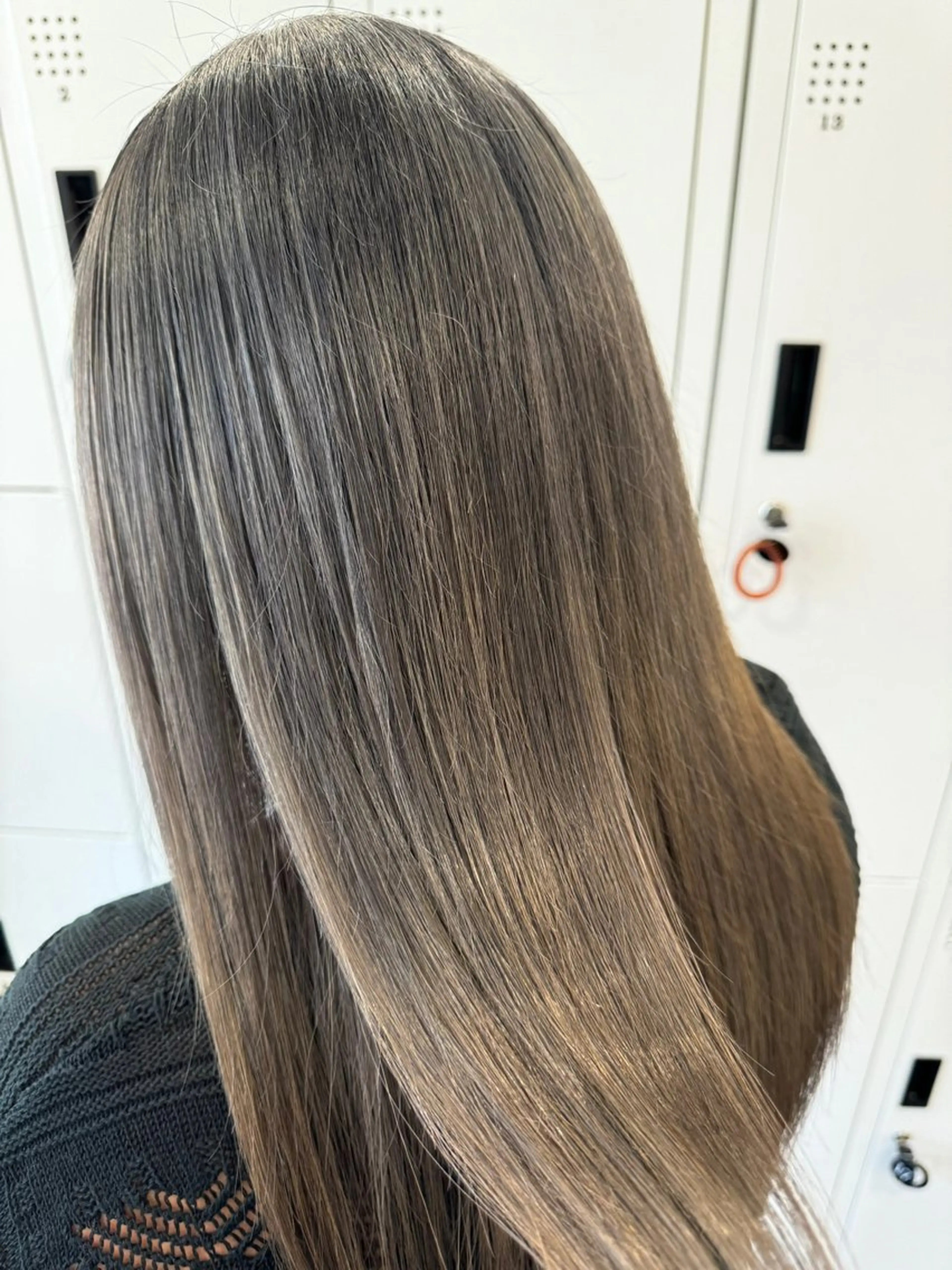 カラー 八木 菜美のヘアスタイル