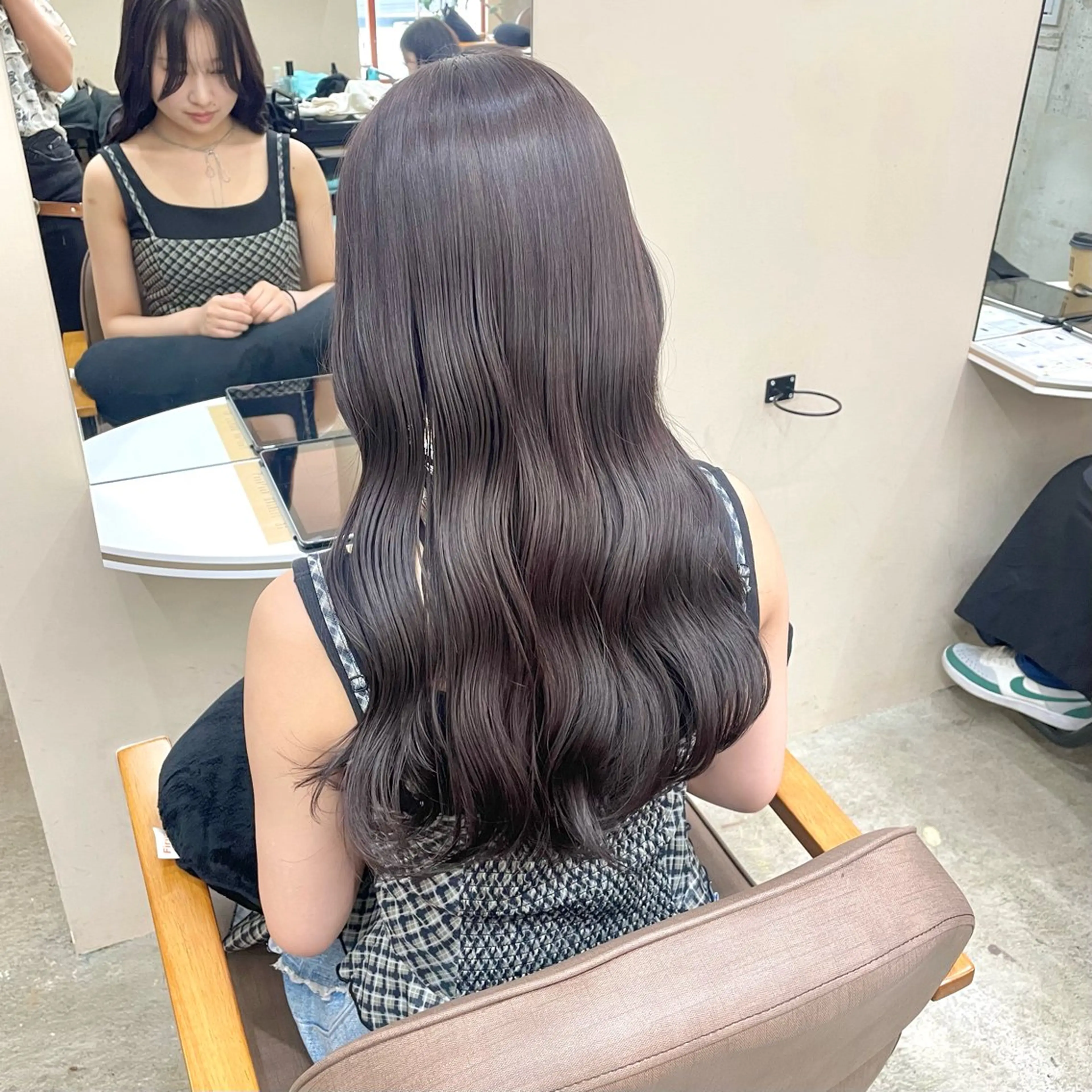 ロング カラー ブラウンカラー 透明感カラー ラベンダーカラー カット ヘアカラー トリートメント noii / 伊藤 愛莉のヘアスタイル