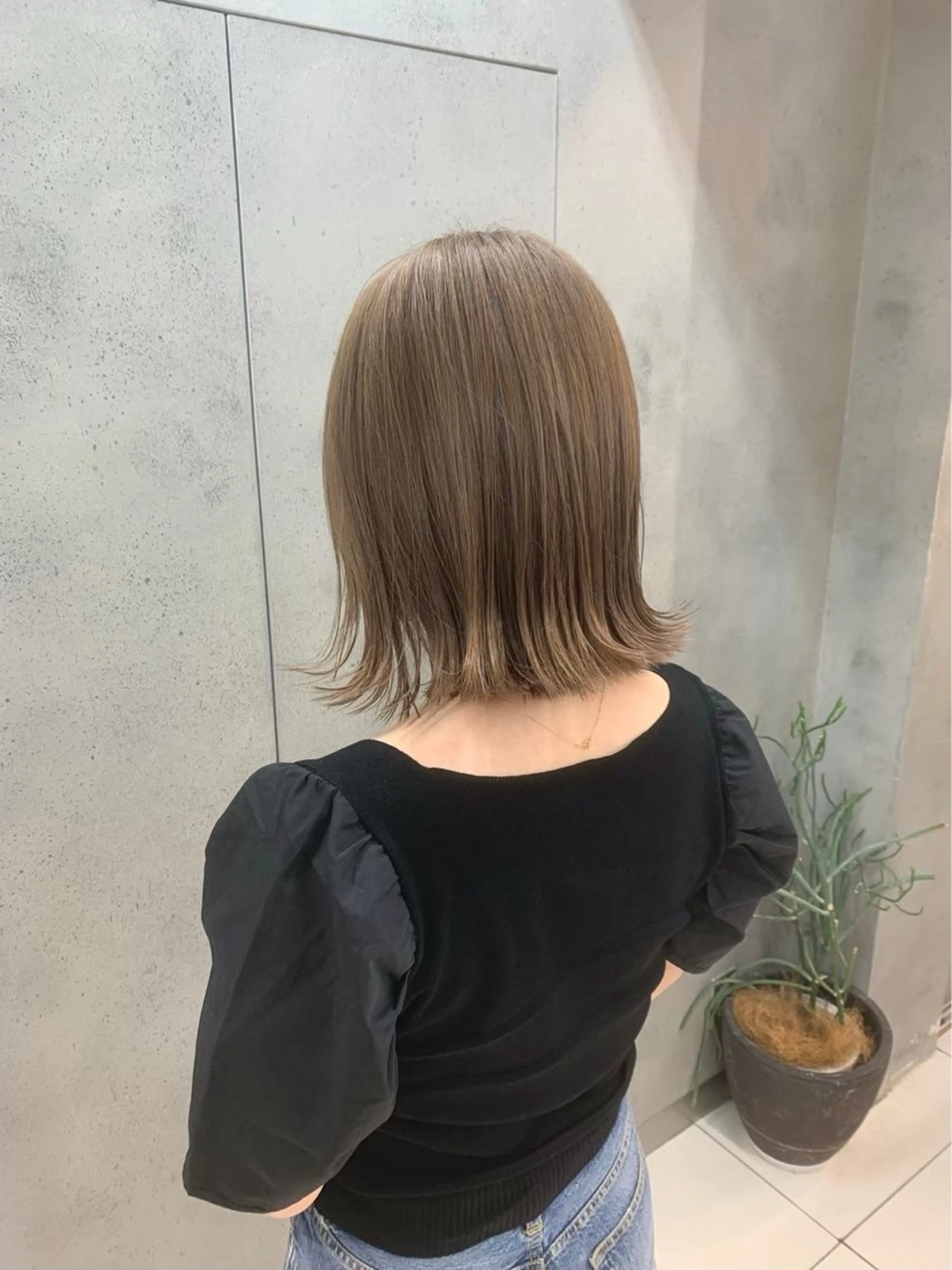 ショート カラー ヘアアレンジ ボブ/透明感ベージュ 🫧クルミ🌟のヘアスタイル