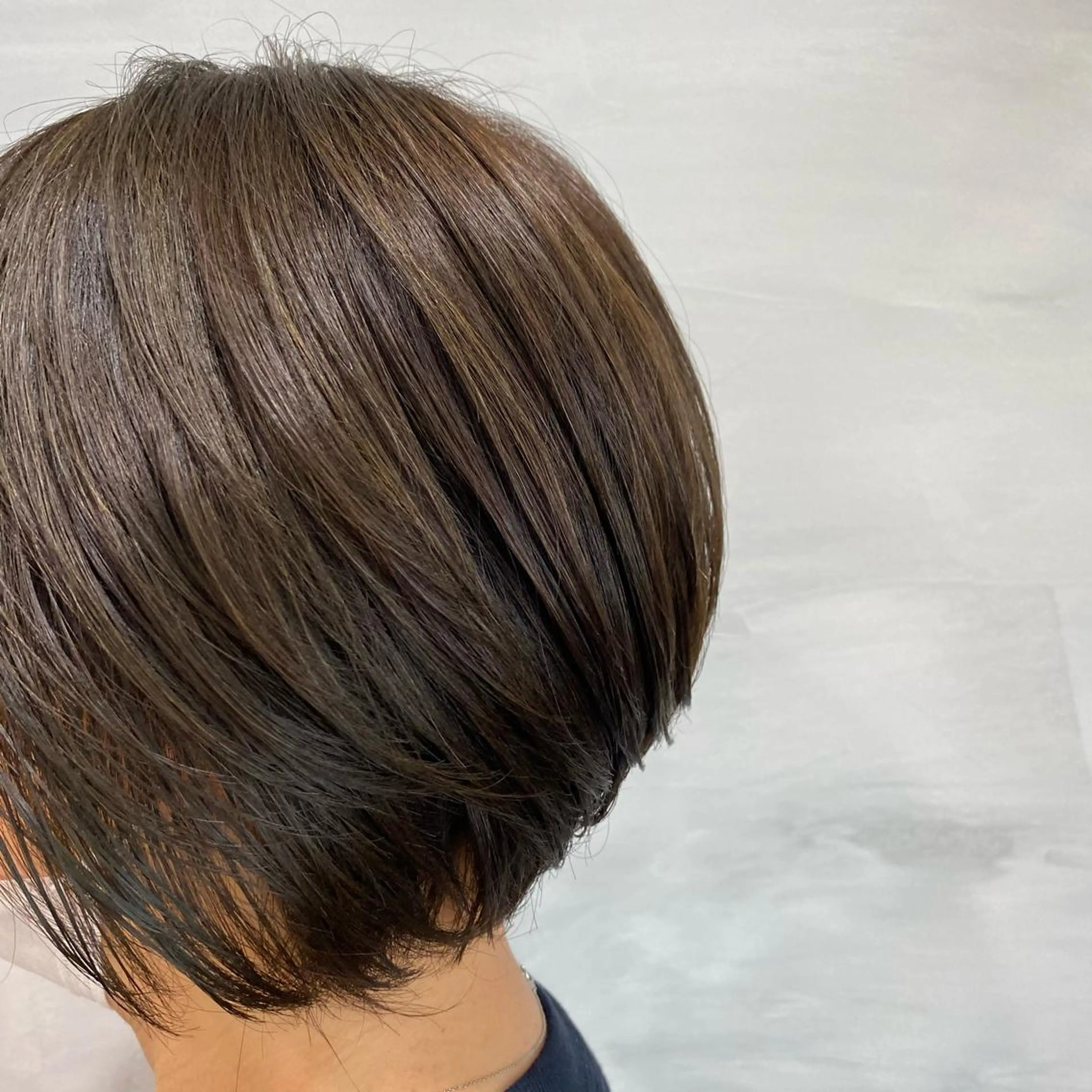 ショート ハイライト ヘアカラー 大久保 優香のヘアスタイル