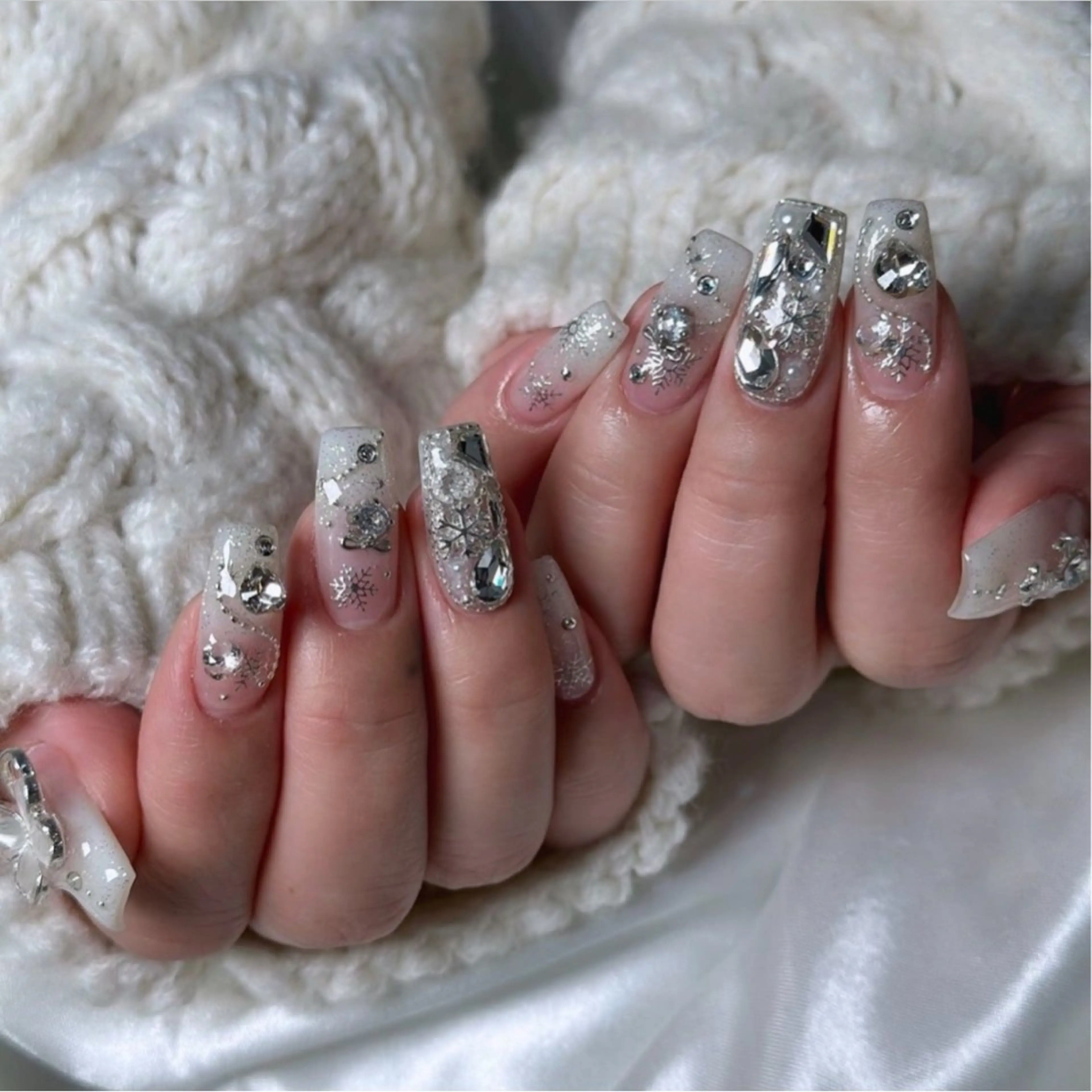 ネイル アニマル柄 オーロラネイル チークネイル フラッシュネイル ジェルネイル ハンドネイル Hina 池袋 長だしチップ専門店のネイルデザイン