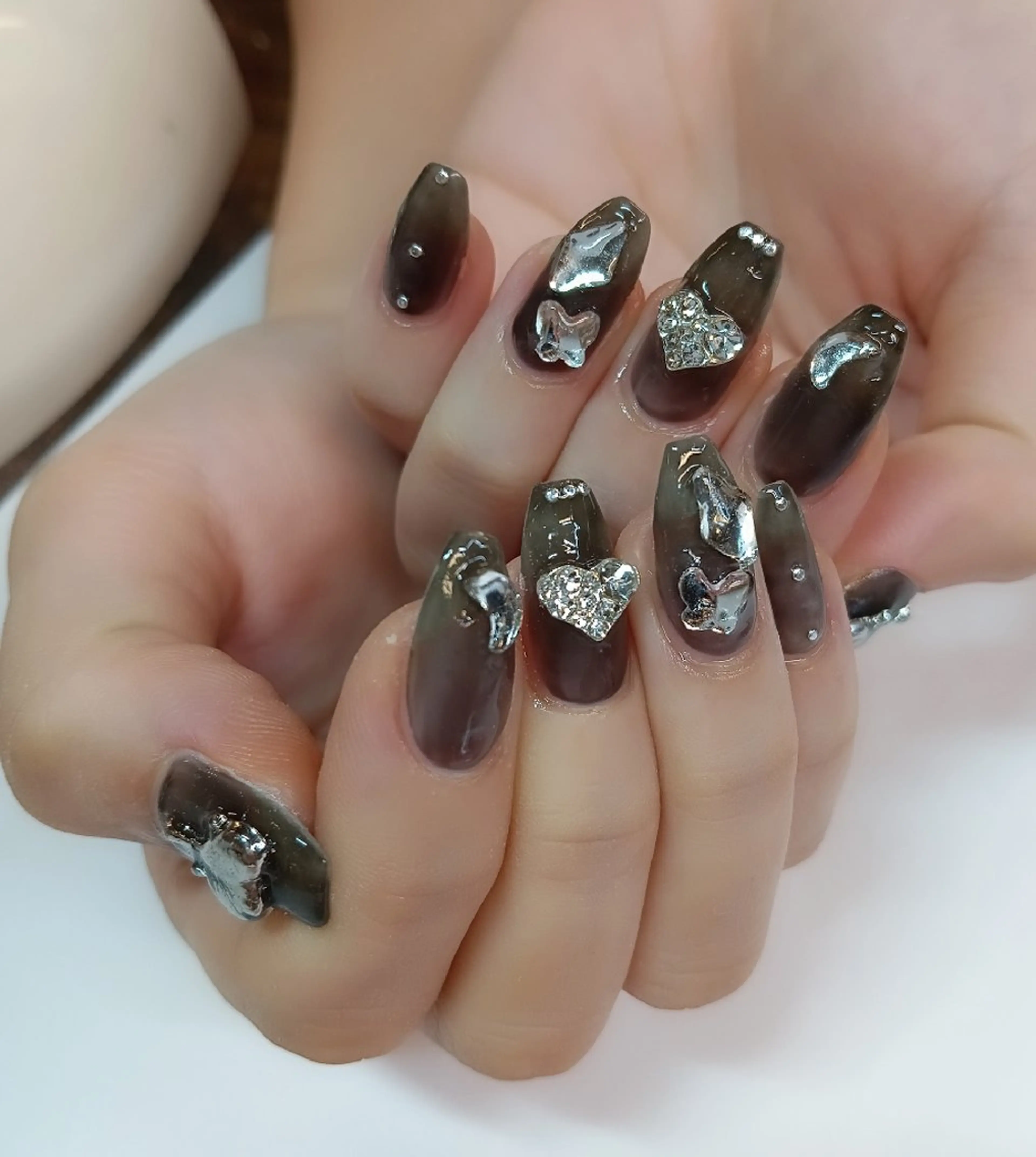 ネイル ハート キラキラネイル 🦋AYNIL🦋 ナチュラル専門店♥️のネイルデザイン