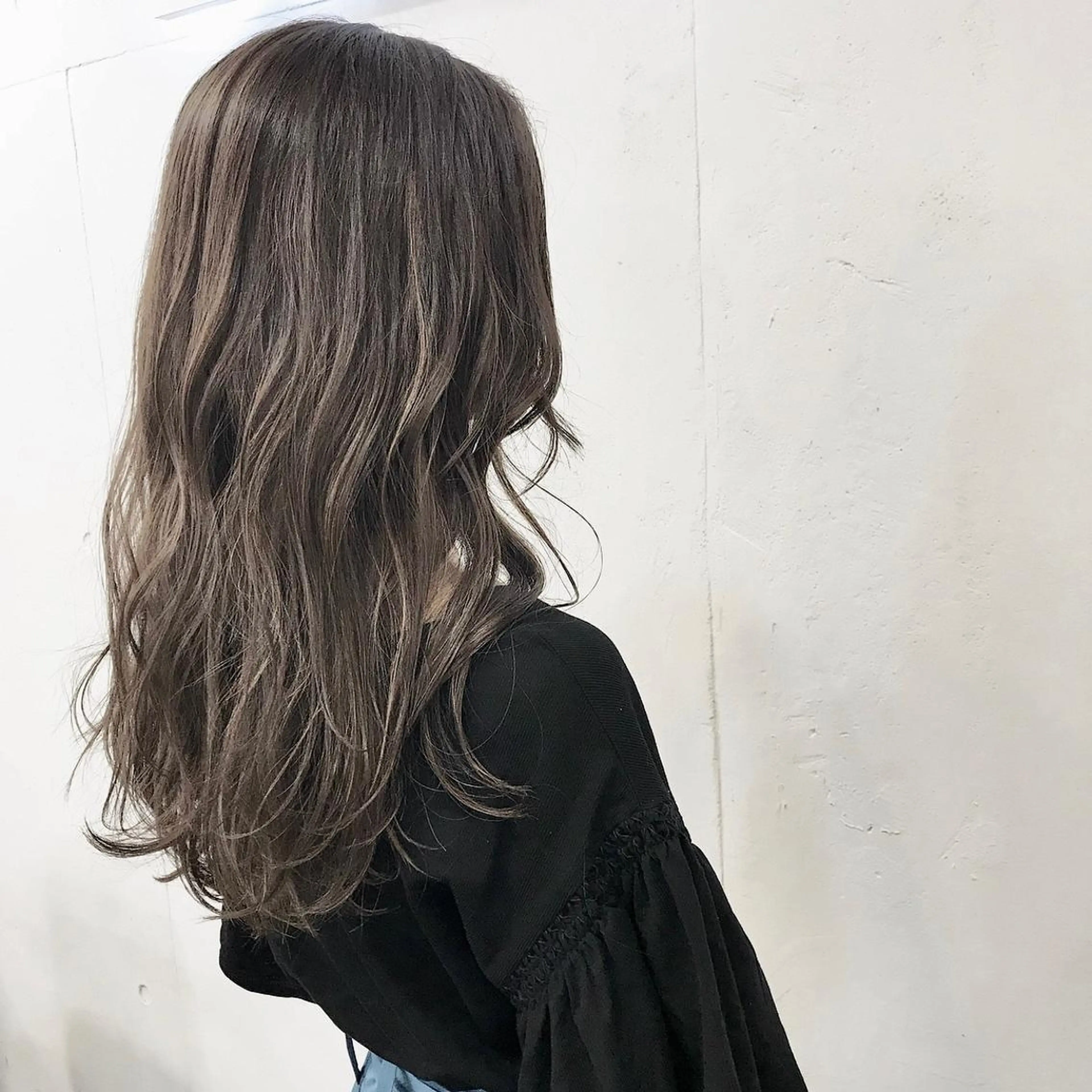 セミロング カラー グレージュ ハイライトカラー ハイライト Remore所属・中塚 義人のヘアスタイル