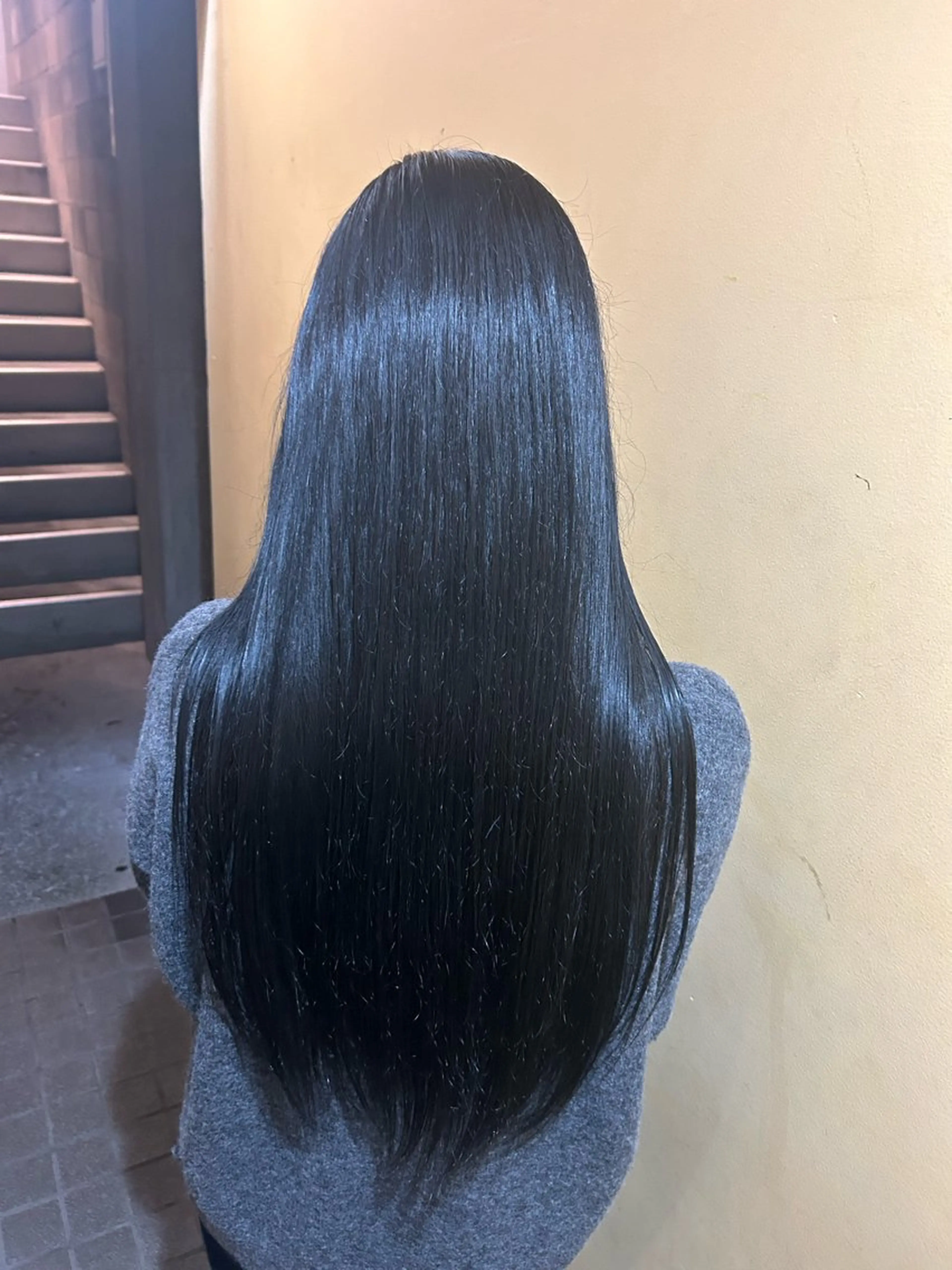 ロング カラー 黒髪 ブリーチ ブルーカラー ブルーブラック 透明感カラー 浦野 翔のヘアスタイル