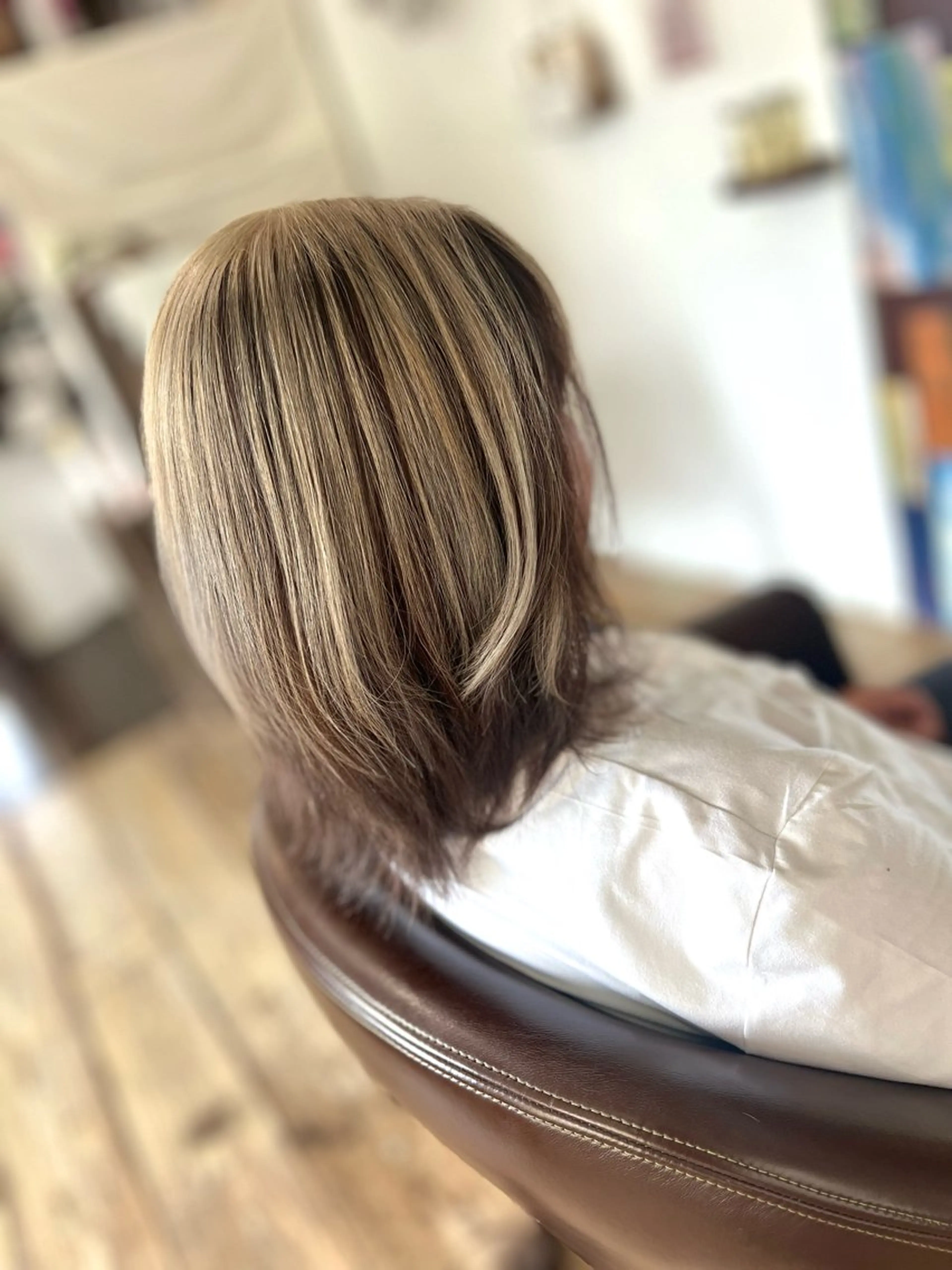 ミディアム カラー ベージュカラー ブリーチ ミルクティーベージュ ヘアカラー Style Tのヘアスタイル