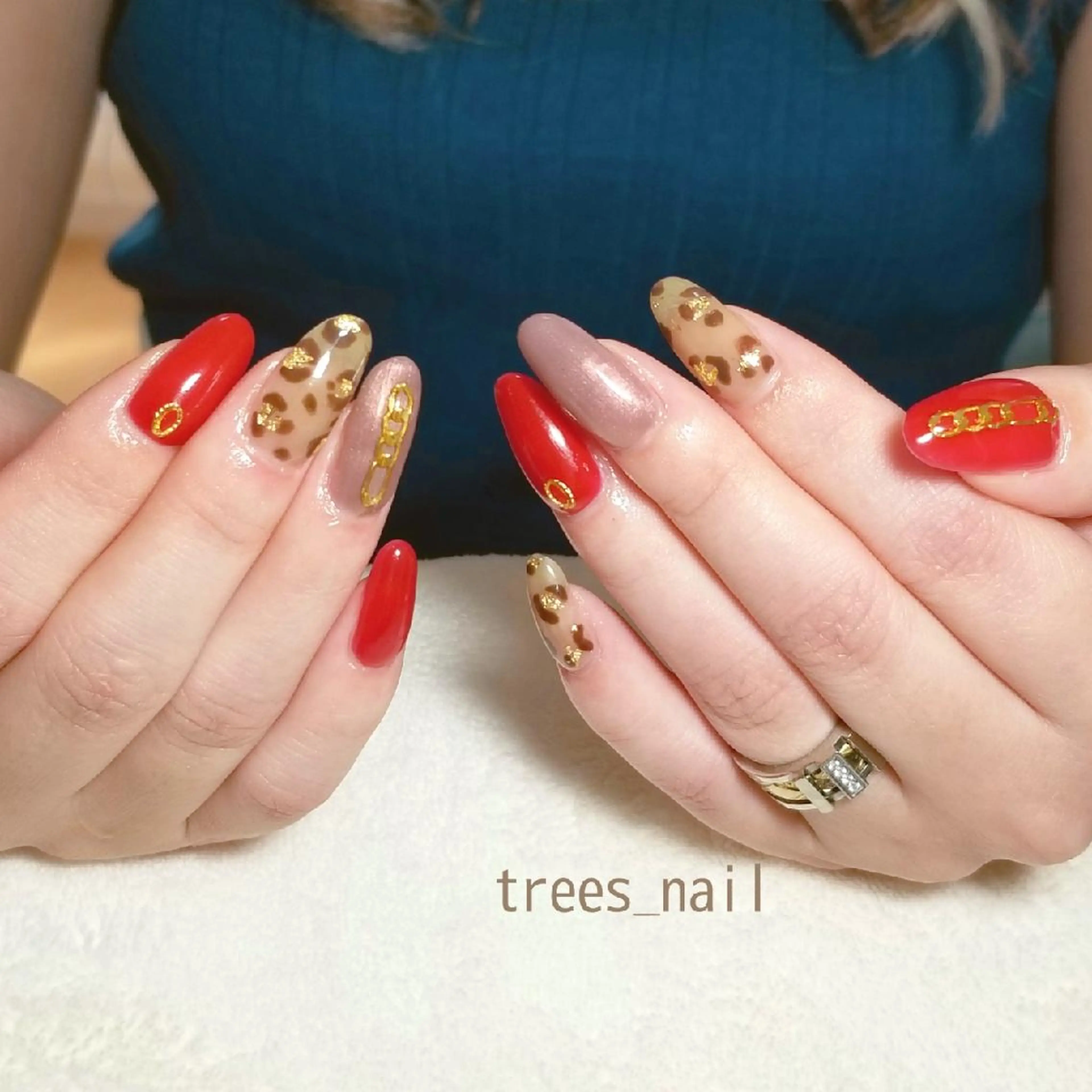 ネイル アニマル柄 赤色 ハンドネイル フットネイル trees_ nailのネイルデザイン