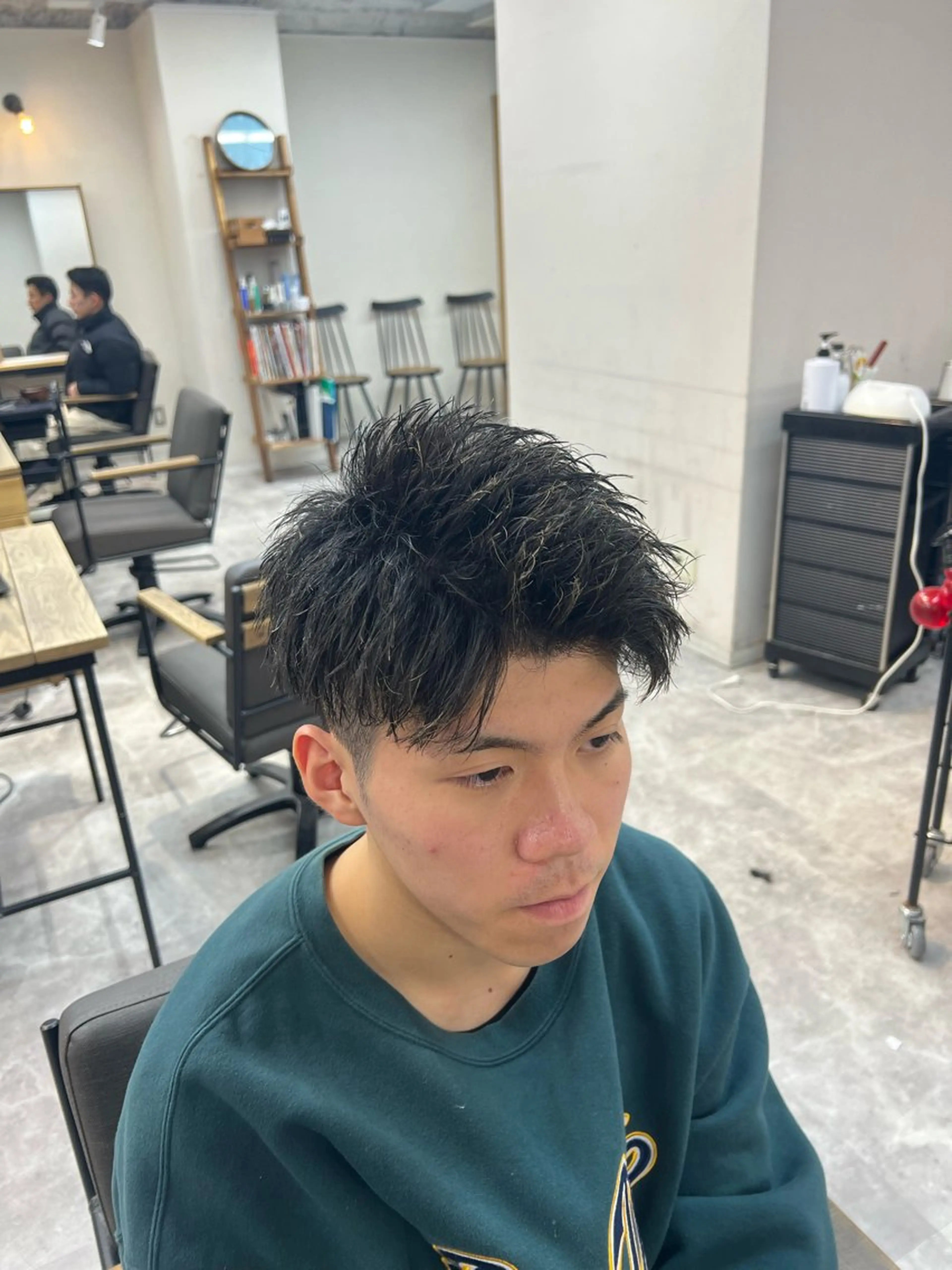 ショート パーマ メンズ メンズパーマ メンズツイストパーマ ツイストパーマ カット パーマ DIECESHIBUYA.所属・メンズ似合わせ/ ビジネスヘア/比嘉のヘアスタイル