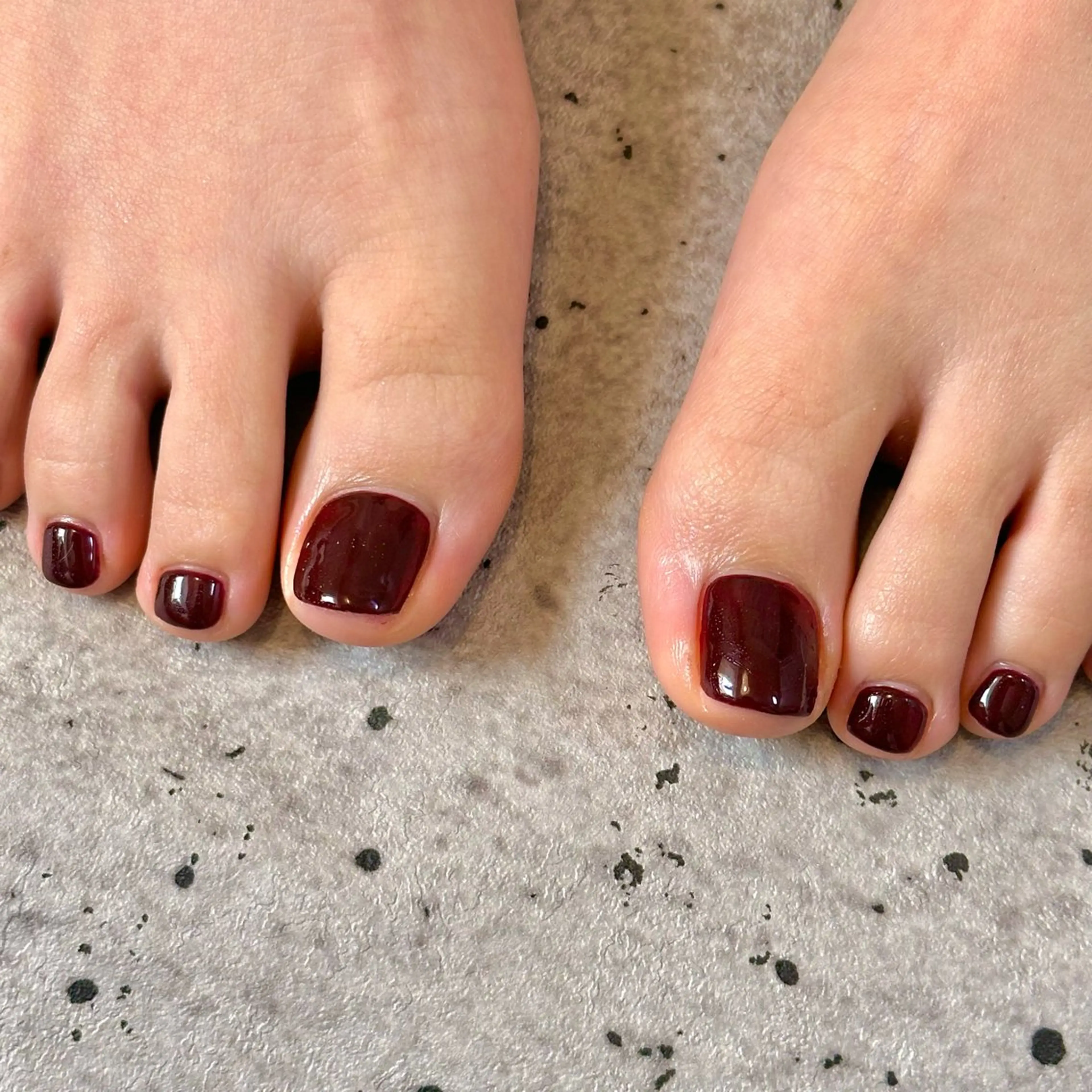 ネイル ボルドー ワンカラーネイル フットネイル GéRanium Harukaのネイルデザイン
