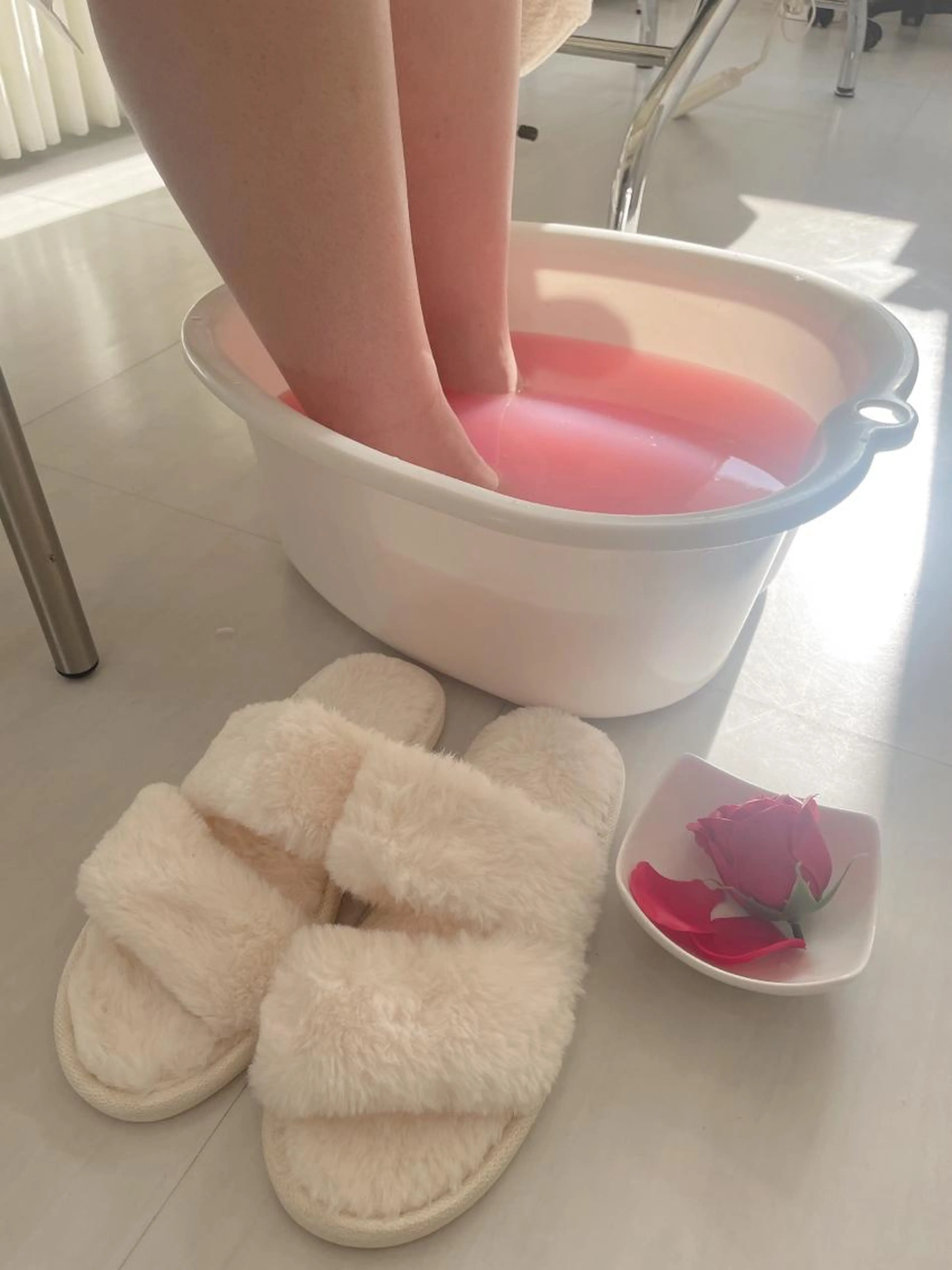 フットバス付き✨疲れた足を甦らせる😆とっても軽くなりますよ✨コチラもお顔のエステのオプションとして、ご利用がオススメ！の写真