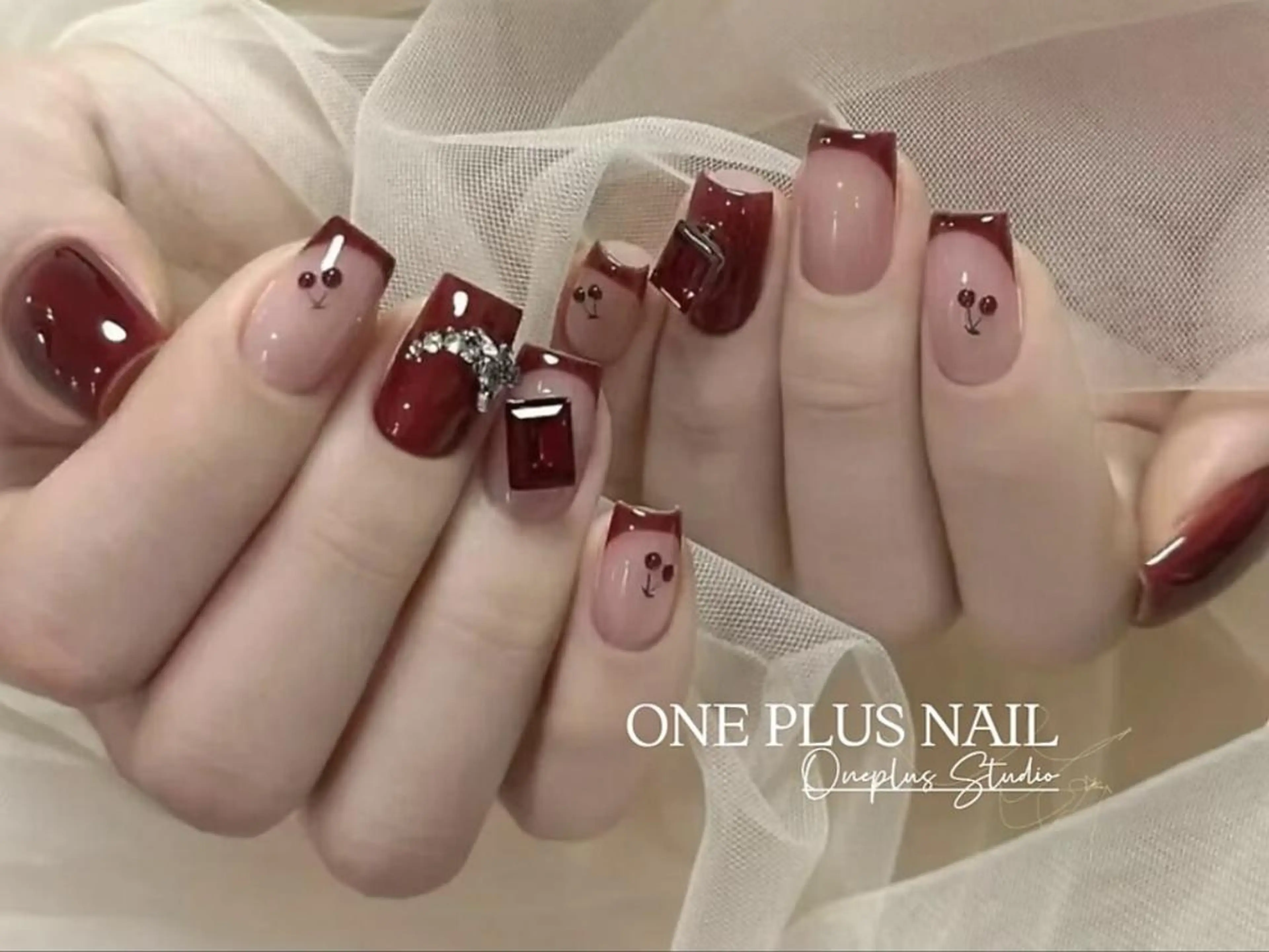 ネイル アートネイル オーロラネイル ガーリー キラキラネイル 韓国ネイル One Plus Nail Salonのネイルデザイン