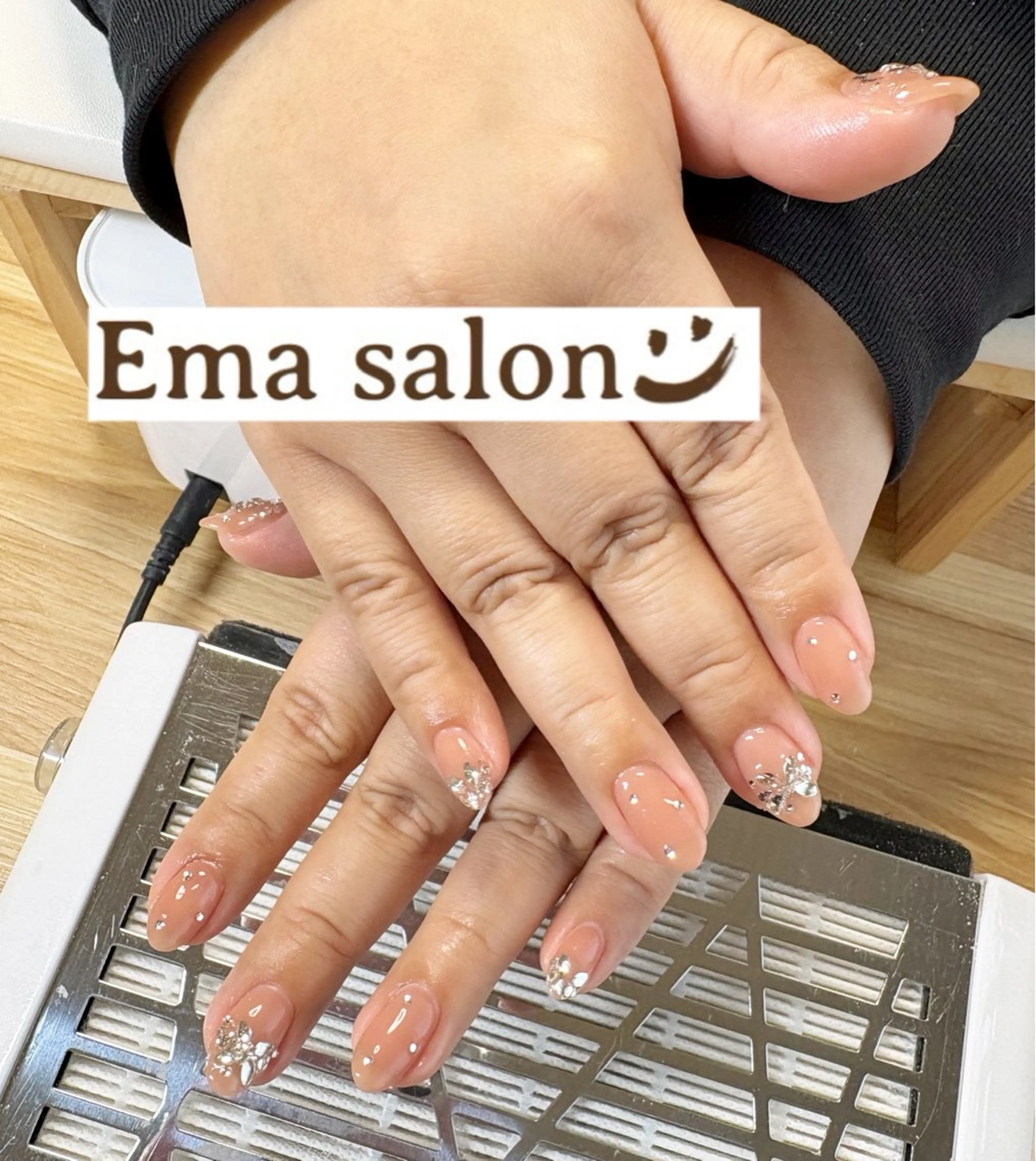 ネイル キラキラネイル 持ち込み ストーンネイル ハンドネイル Ema salon所属・Ema salon hiromiのネイルデザイン