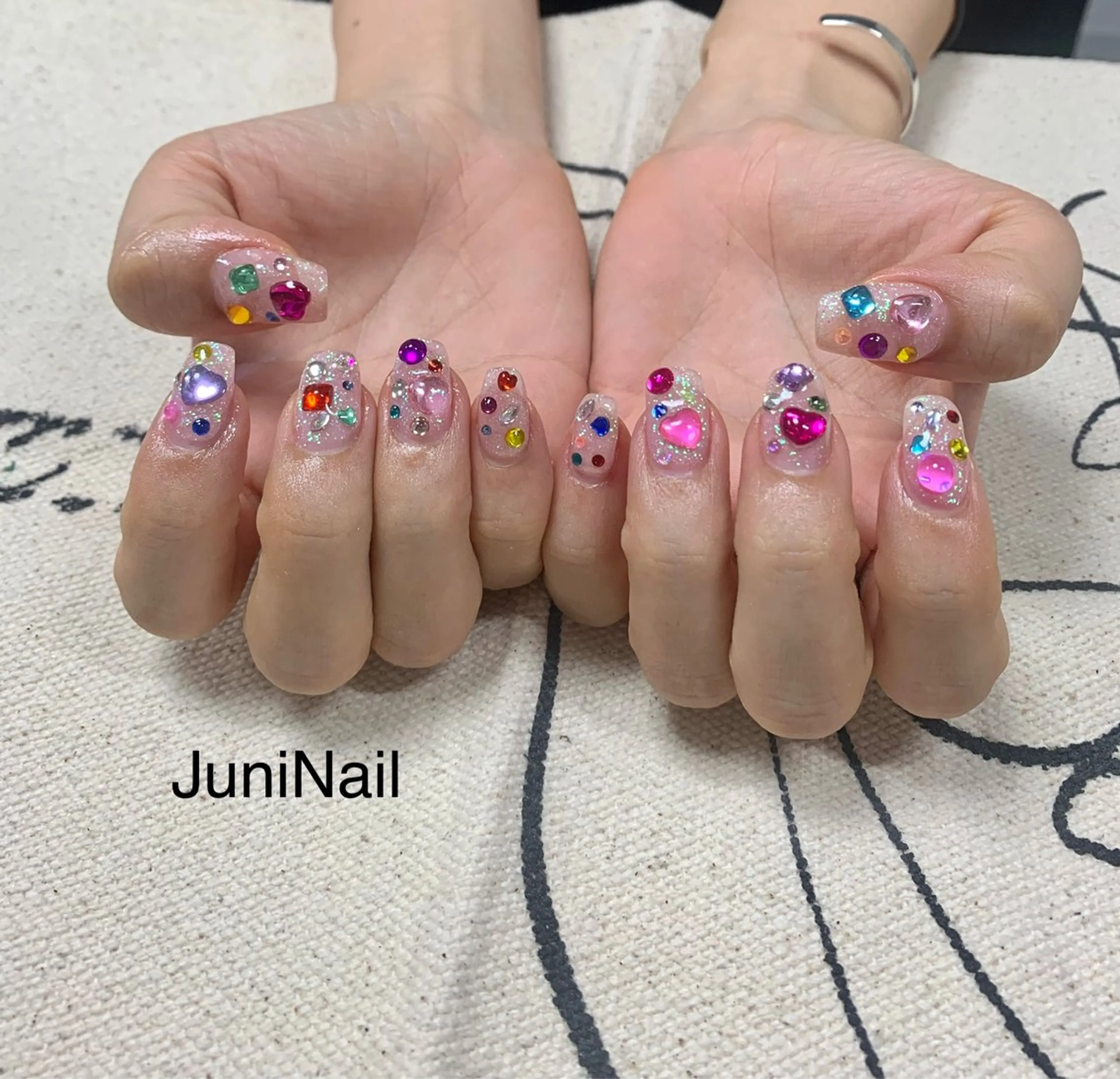 ネイル オーロラネイル フラッシュネイル 氷ネイル・うるうるネイル キラキラネイル 韓国ネイル ハンドネイル JuniNail 주니네일🇰🇷suのネイルデザイン