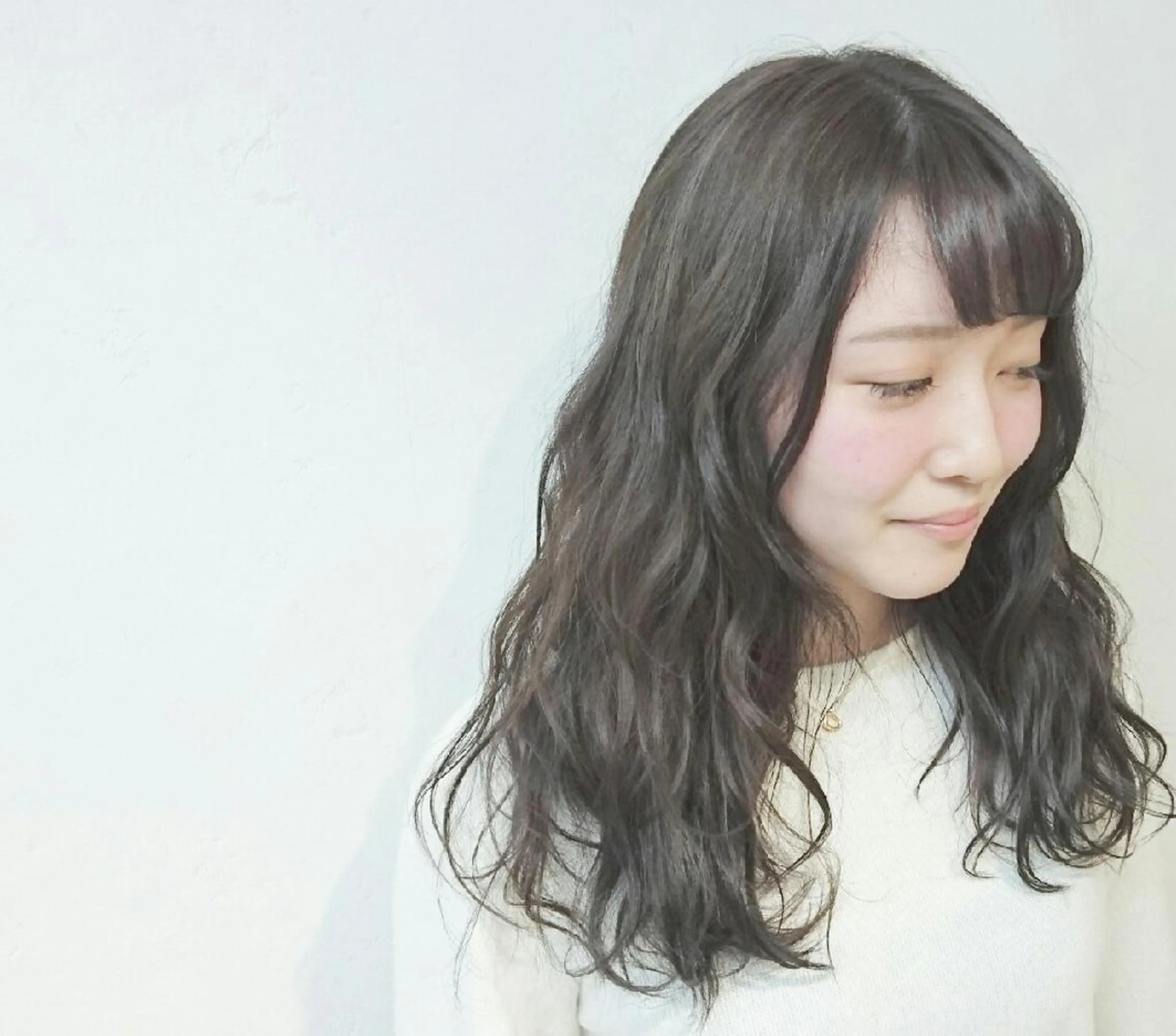 ロング カラー グレージュ 透明感ハイライト◎ 伊藤夏海のヘアスタイル