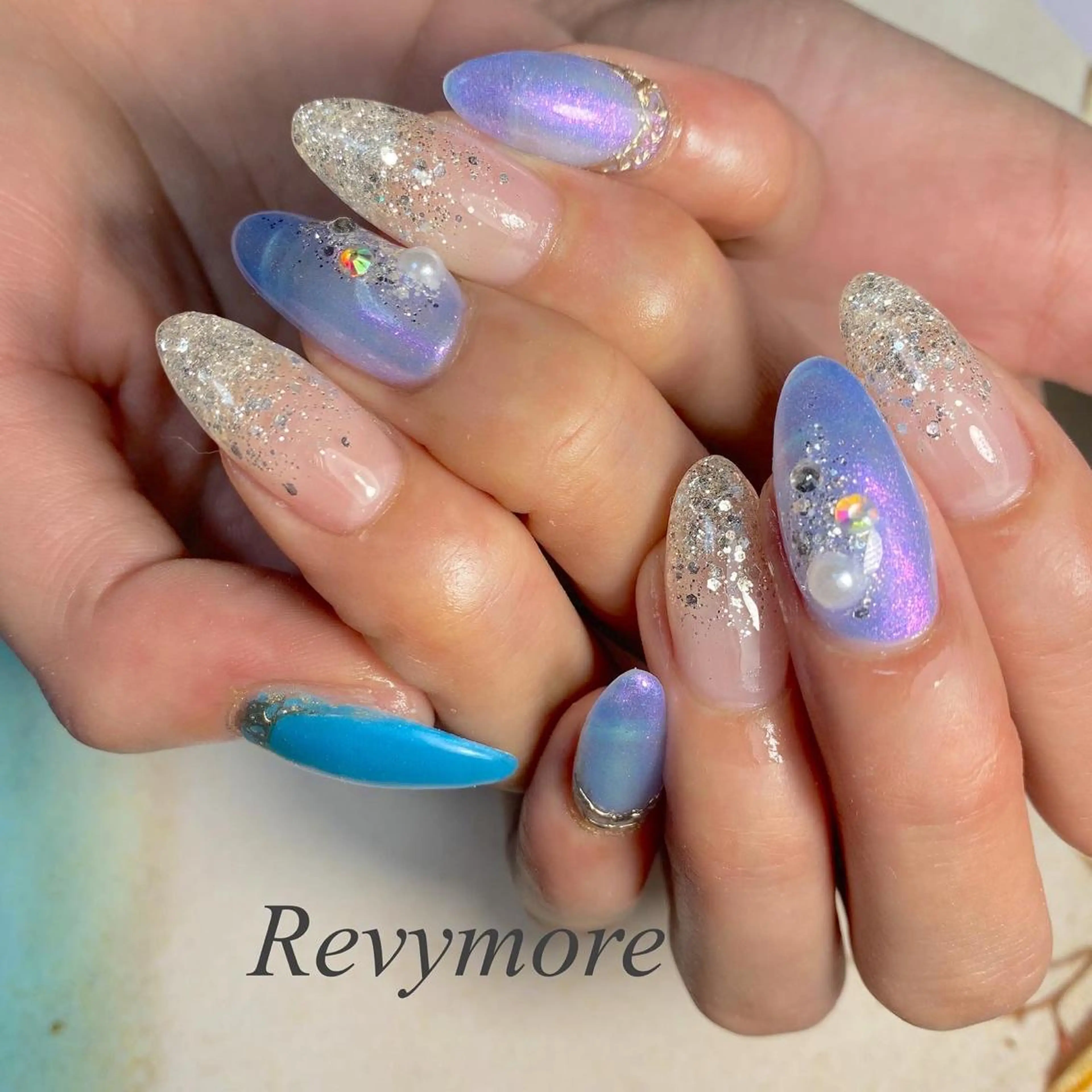 ミディアム ネイル 韓国風ヘア ジェルネイル キラキラネイル 韓国ネイル ニュアンスネイル nail salon Revymore所属・nail salon Revymoreのネイルデザイン
