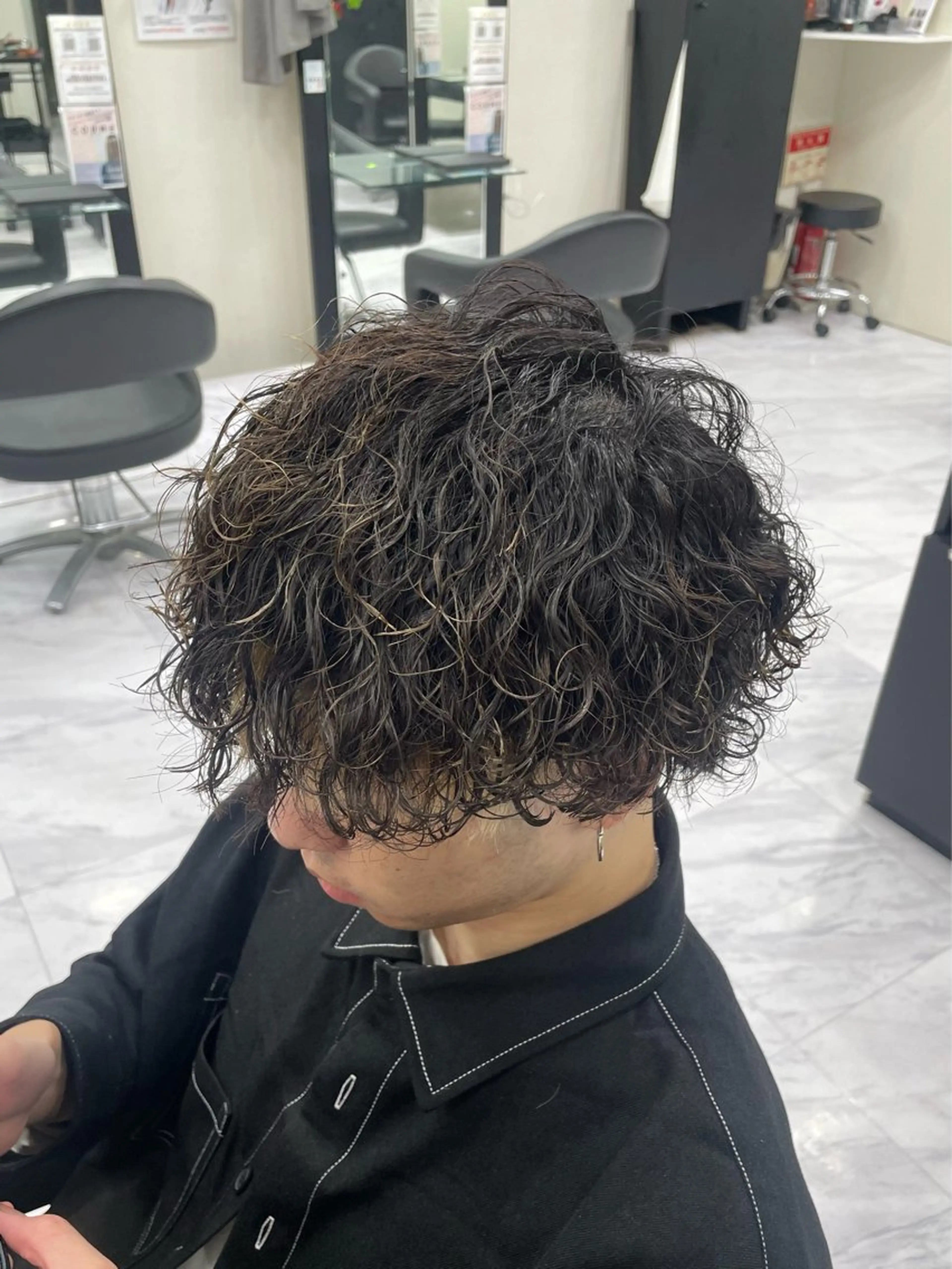 パーマ メンズ メンズパーマ ツイストスパイラルパーマ 波巻きパーマ デート スパイラルパーマ 🐥くまがい💛 ダブルカラー／パーマのヘアスタイル