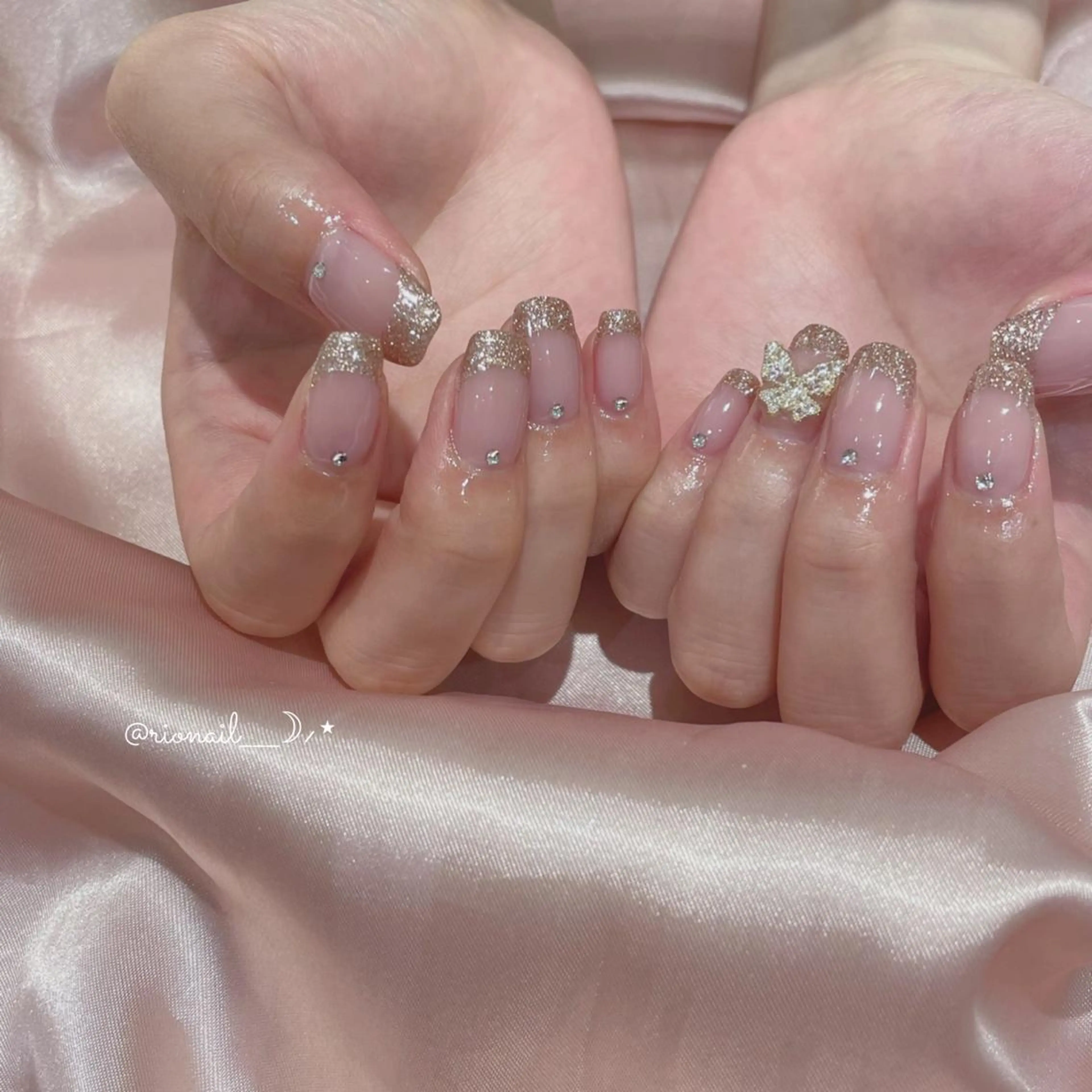 ネイル アートネイル 𝘙𝘪𝘰𝘯𝘢 ...🕯🤍のネイルデザイン