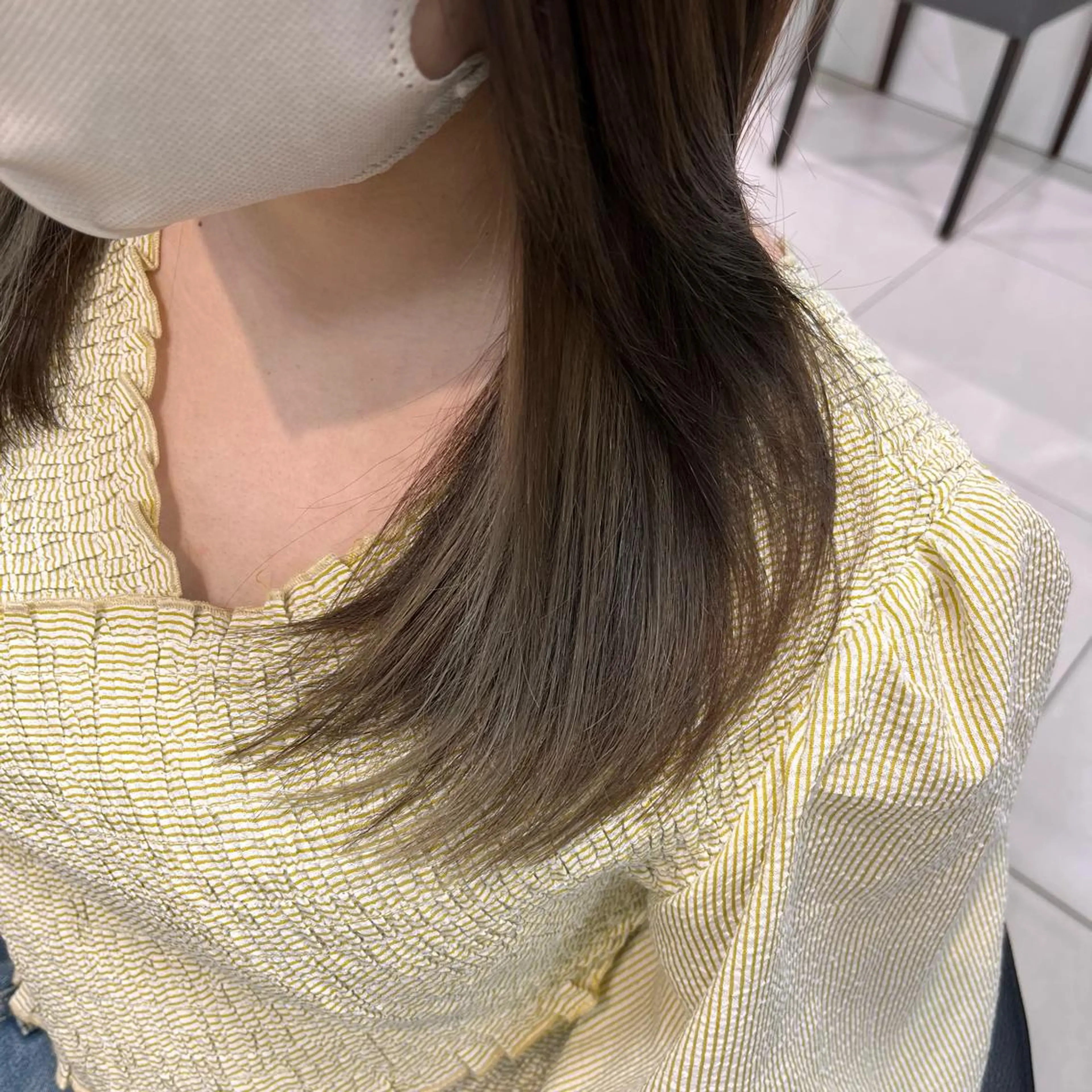 ミディアム カラー ブリーチ イヤリングカラー グレージュ カット ヘアカラー トリートメント メンズヘア専門🦊 RYOKAのヘアスタイル