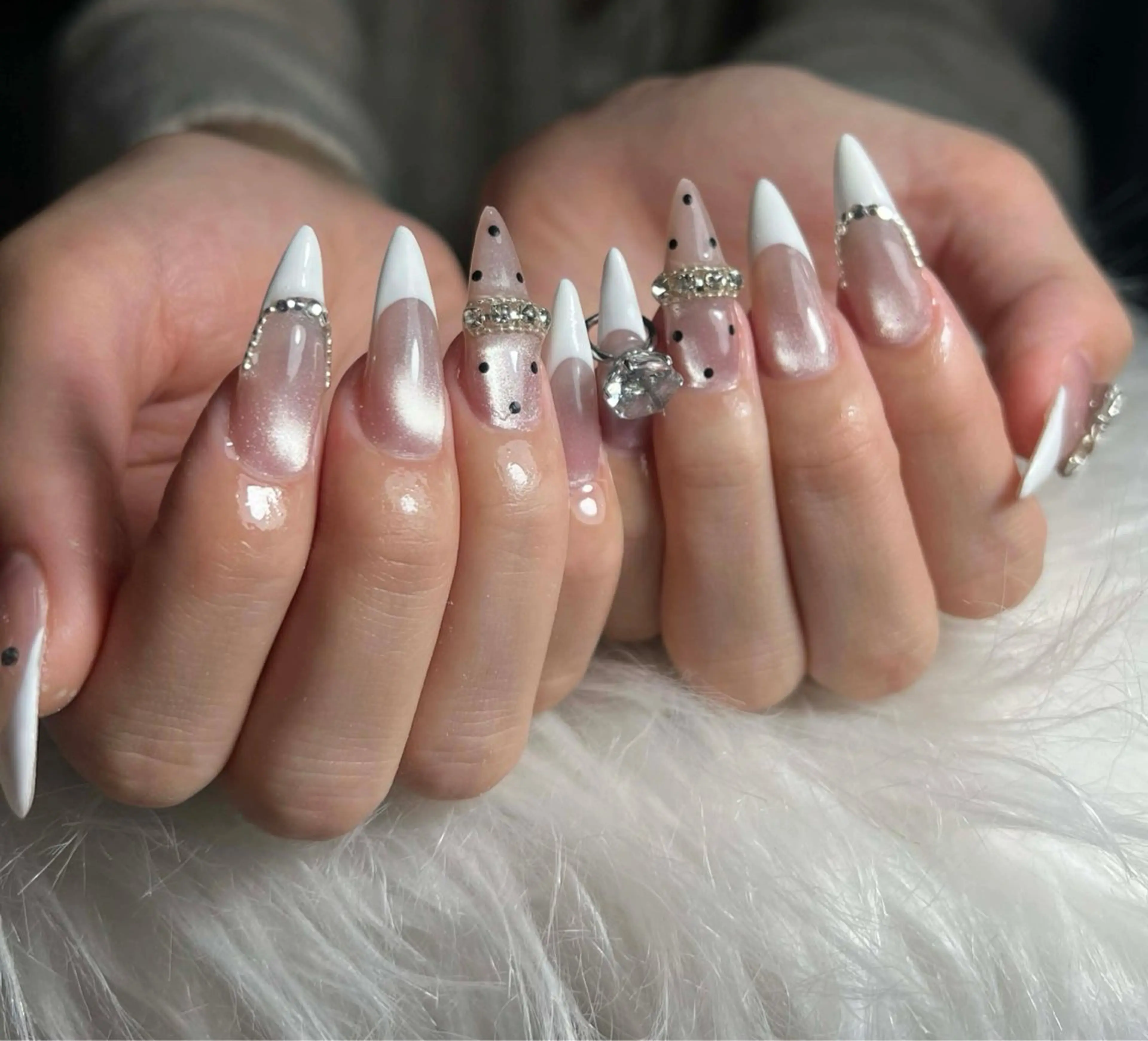 ネイル オーロラネイル クリアネイル フラッシュネイル ジェルネイル グラデーション ハンドネイル ZUZU AMEE NAILのネイルデザイン
