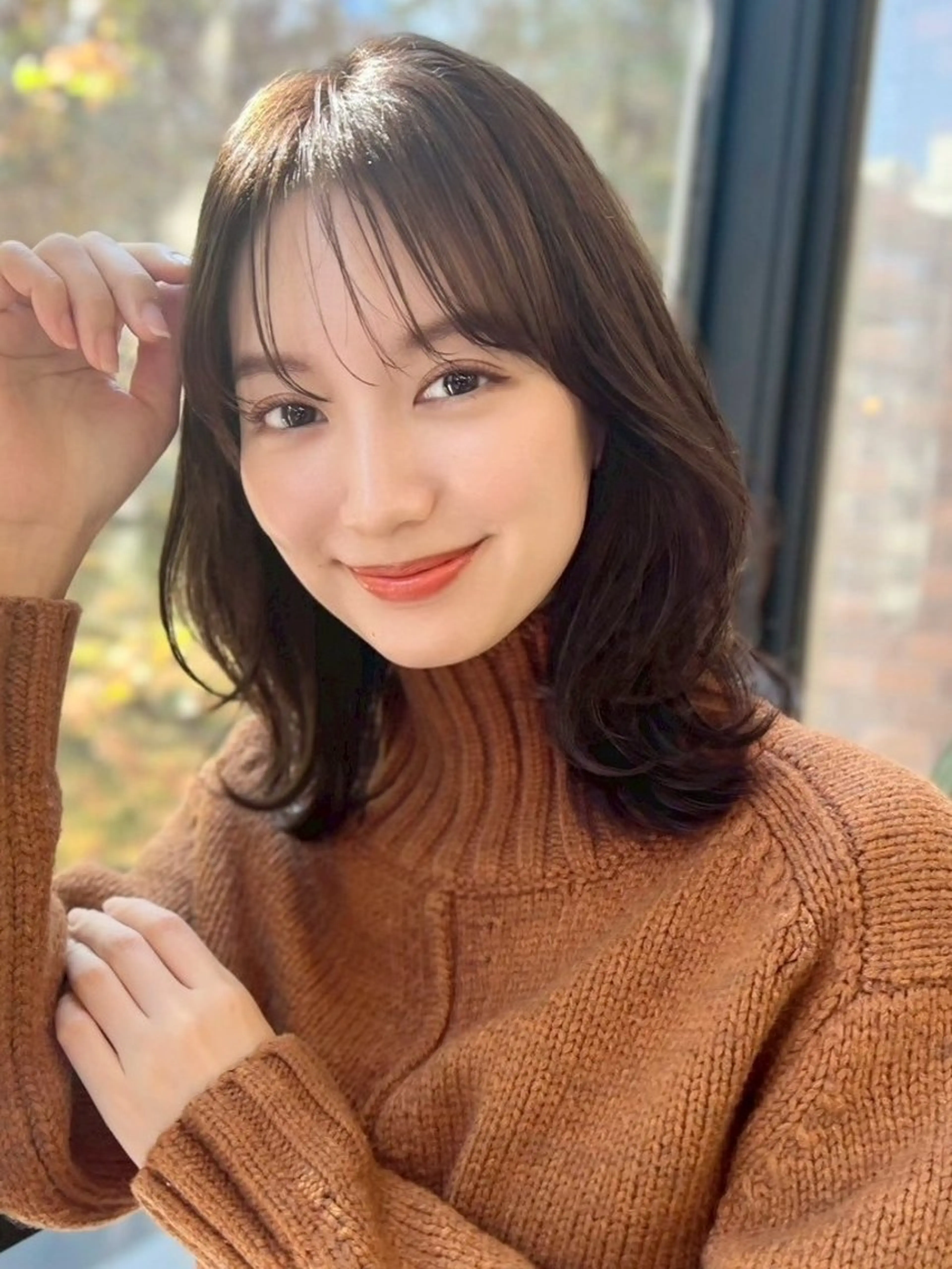 ミディアム カラー ブラウンカラー ココアブラウン くびれヘア レイヤーカット 小顔カット カット ヘアカラー トリートメント HONEY渋谷 髪質改善/レイヤーのヘアスタイル