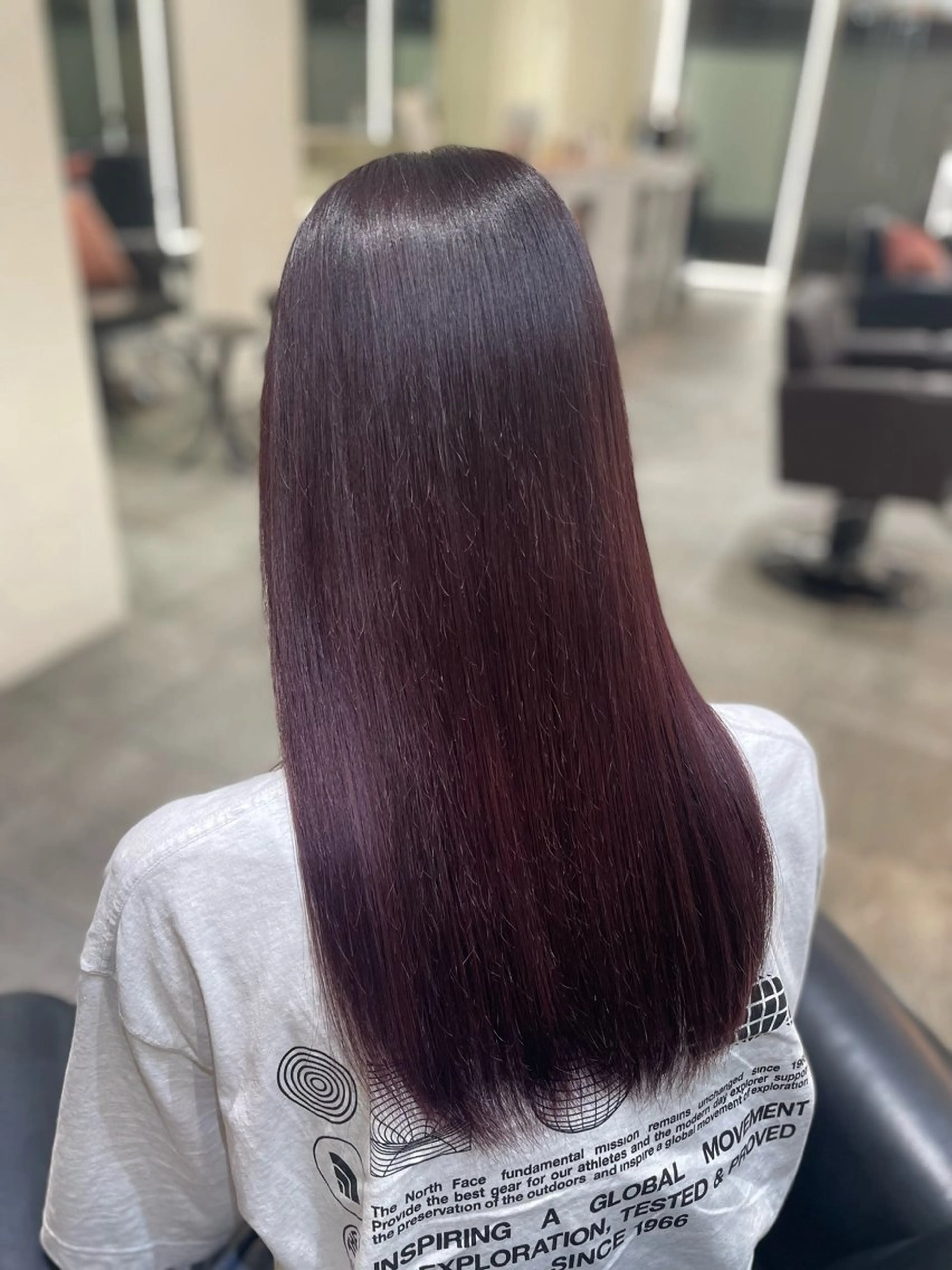 ロング パープルカラー ユナ ナチュラル／透明感のヘアスタイル