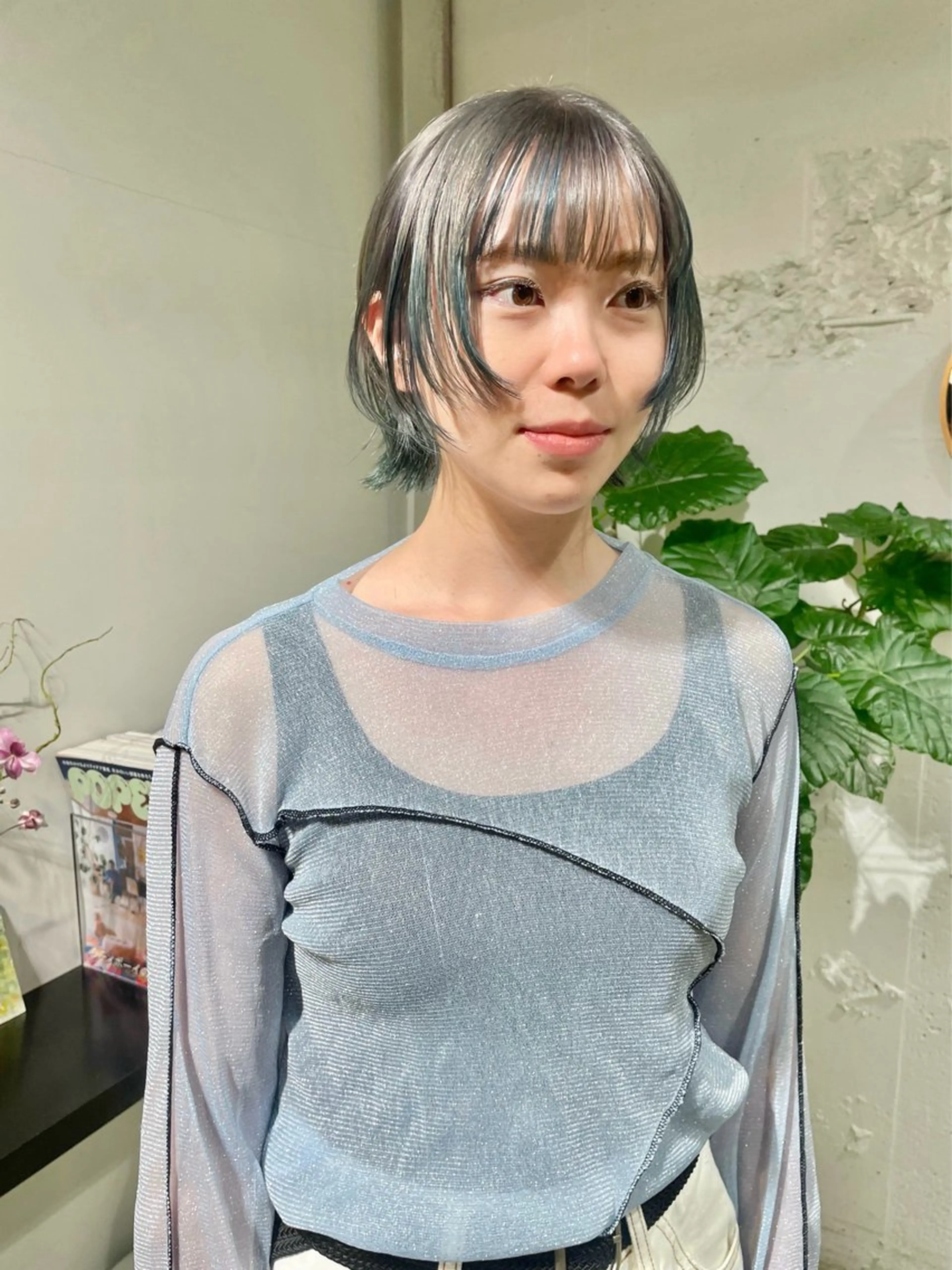 ミディアム カラー ウルフ/似合わせ レイヤー/RIHOのヘアスタイル