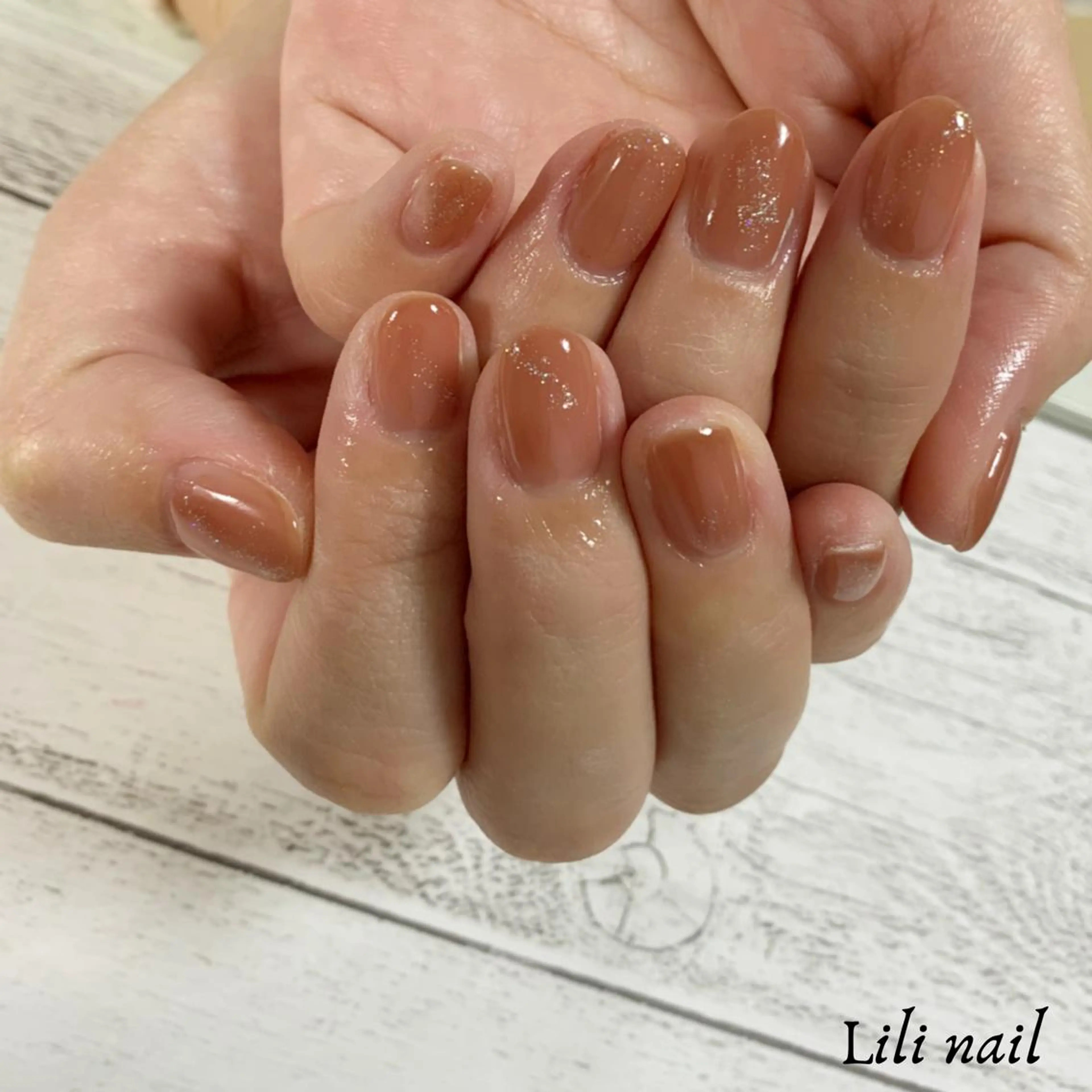 ショート ネイル ラメ(グリッター) シンプルネイル ハンドネイル Lili beauty salon所属・Lilibeauty salonのネイルデザイン