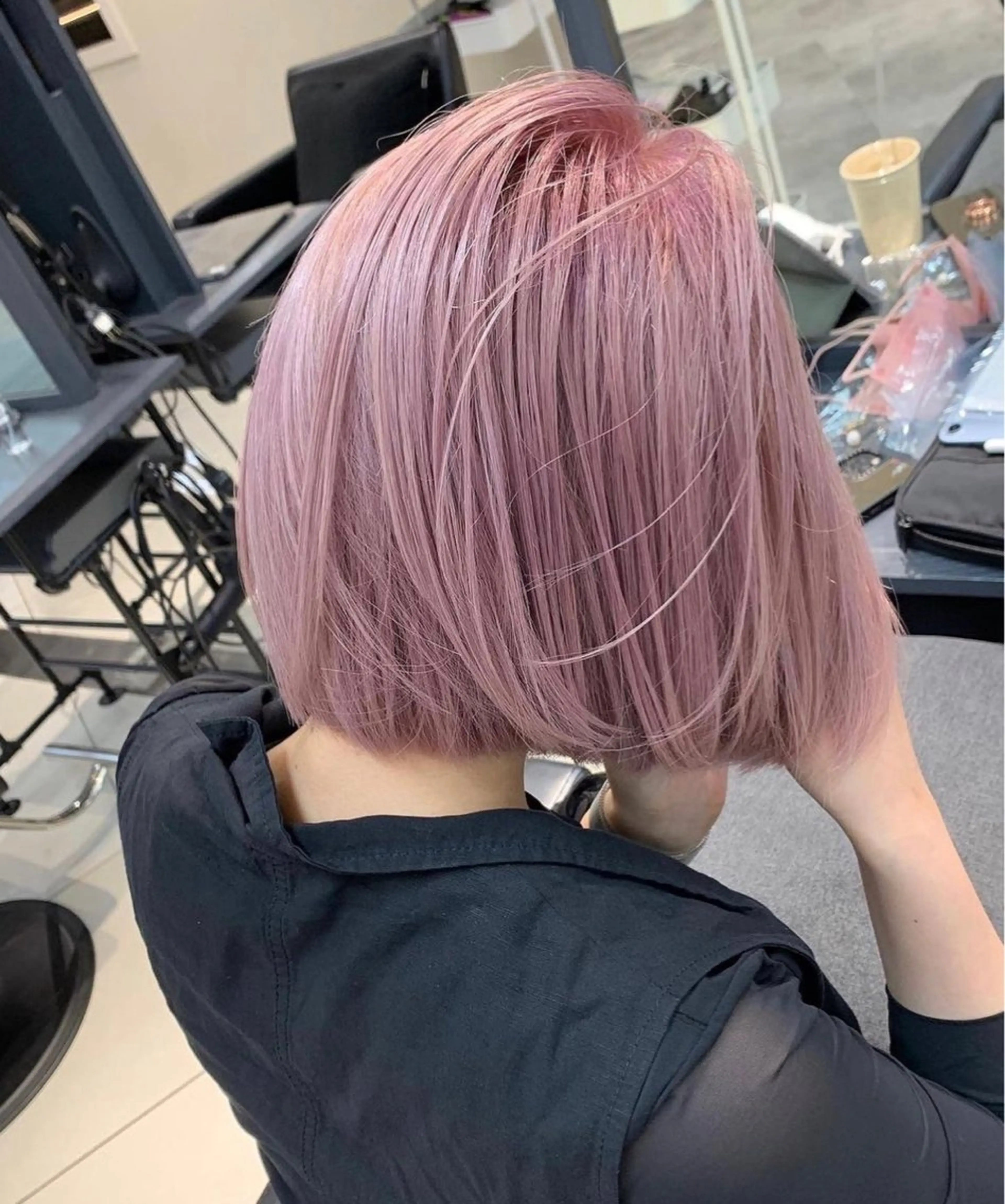 ショート カラー ボブ・顔まわり 💎愛唯(めい)のヘアスタイル