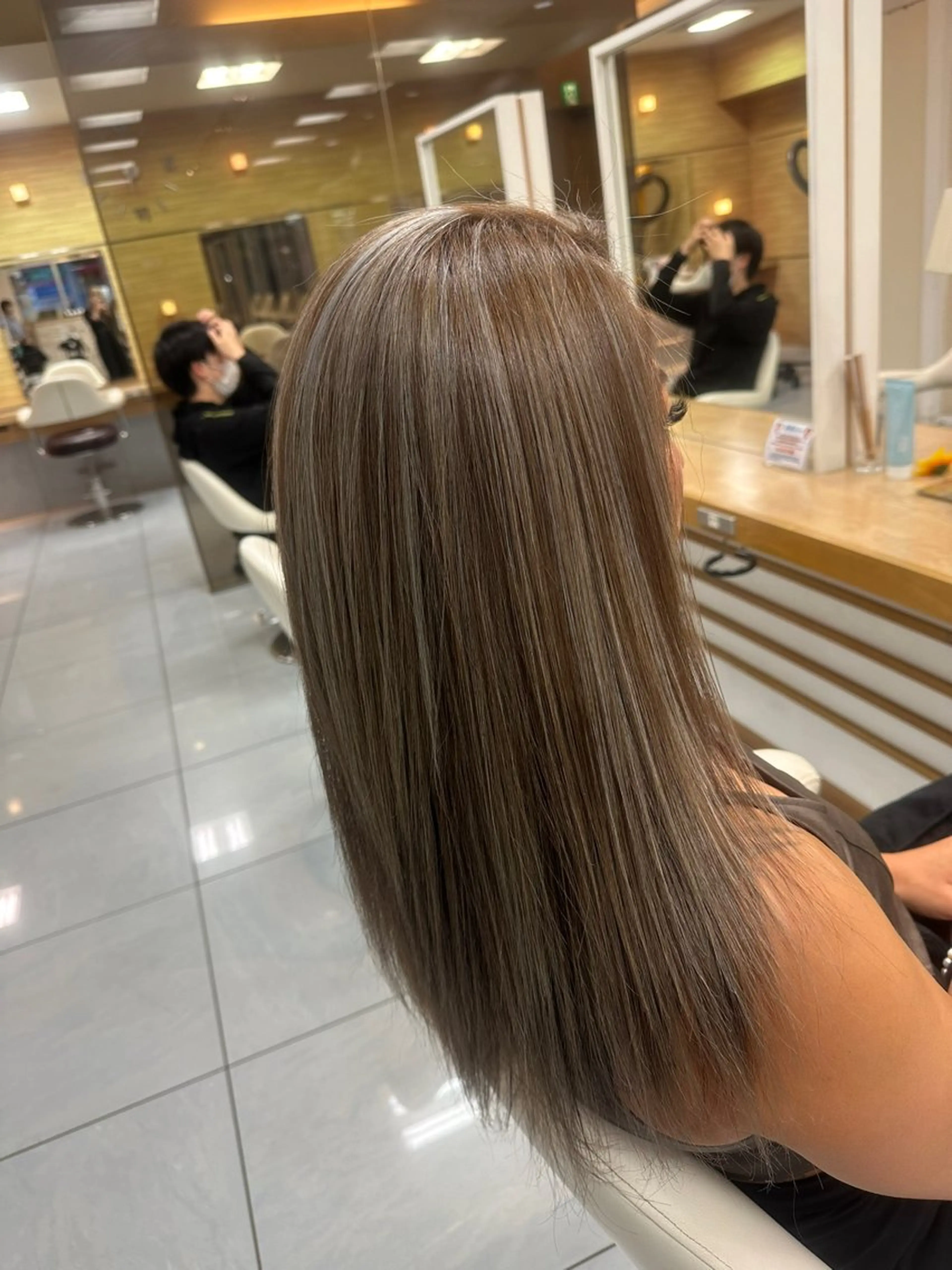 カラー 透明感ブラウンカラー 🫧レイヤー🩰好実のヘアスタイル