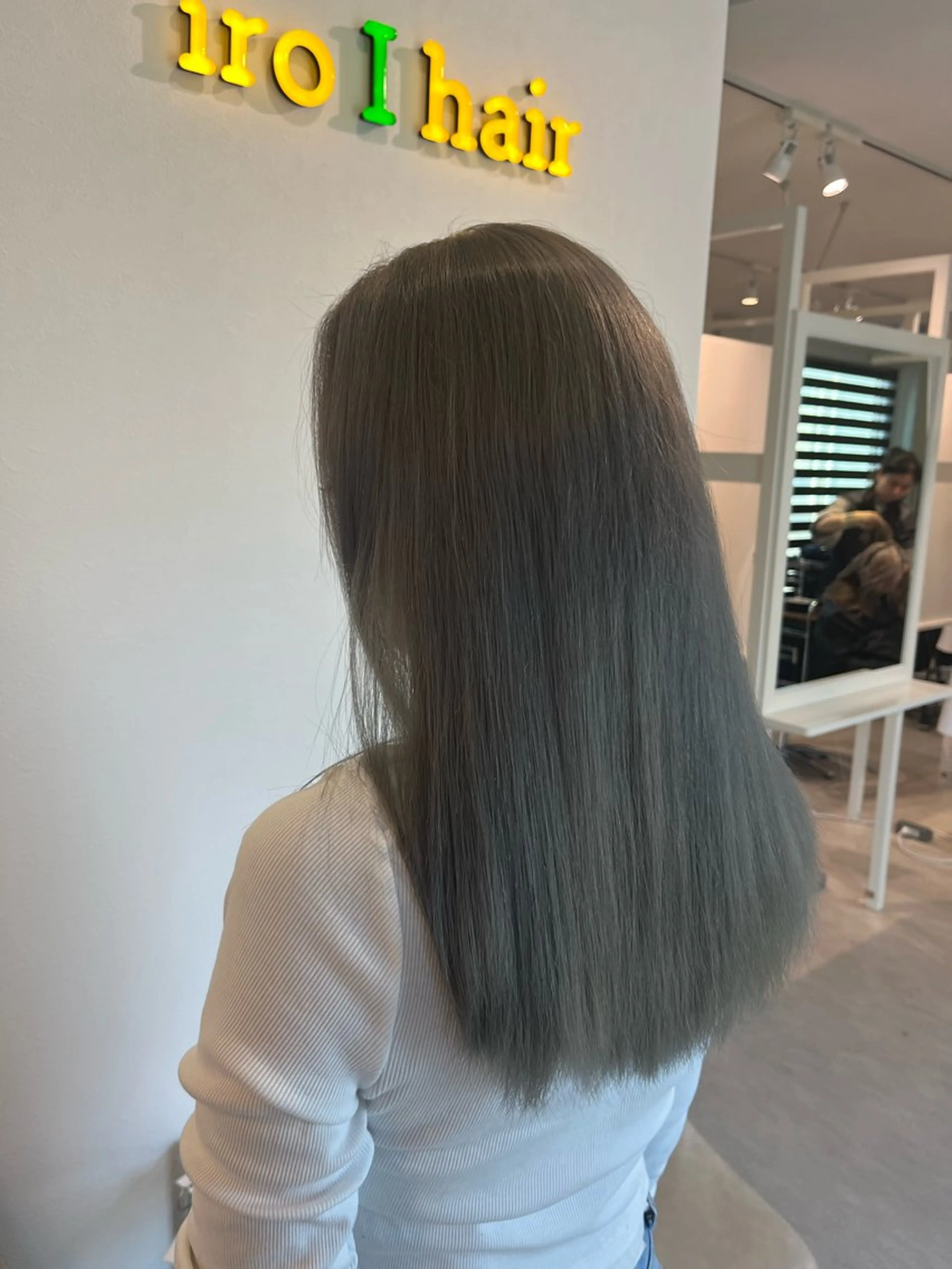 セミロング カラー イロアイヘアー Renのヘアスタイル