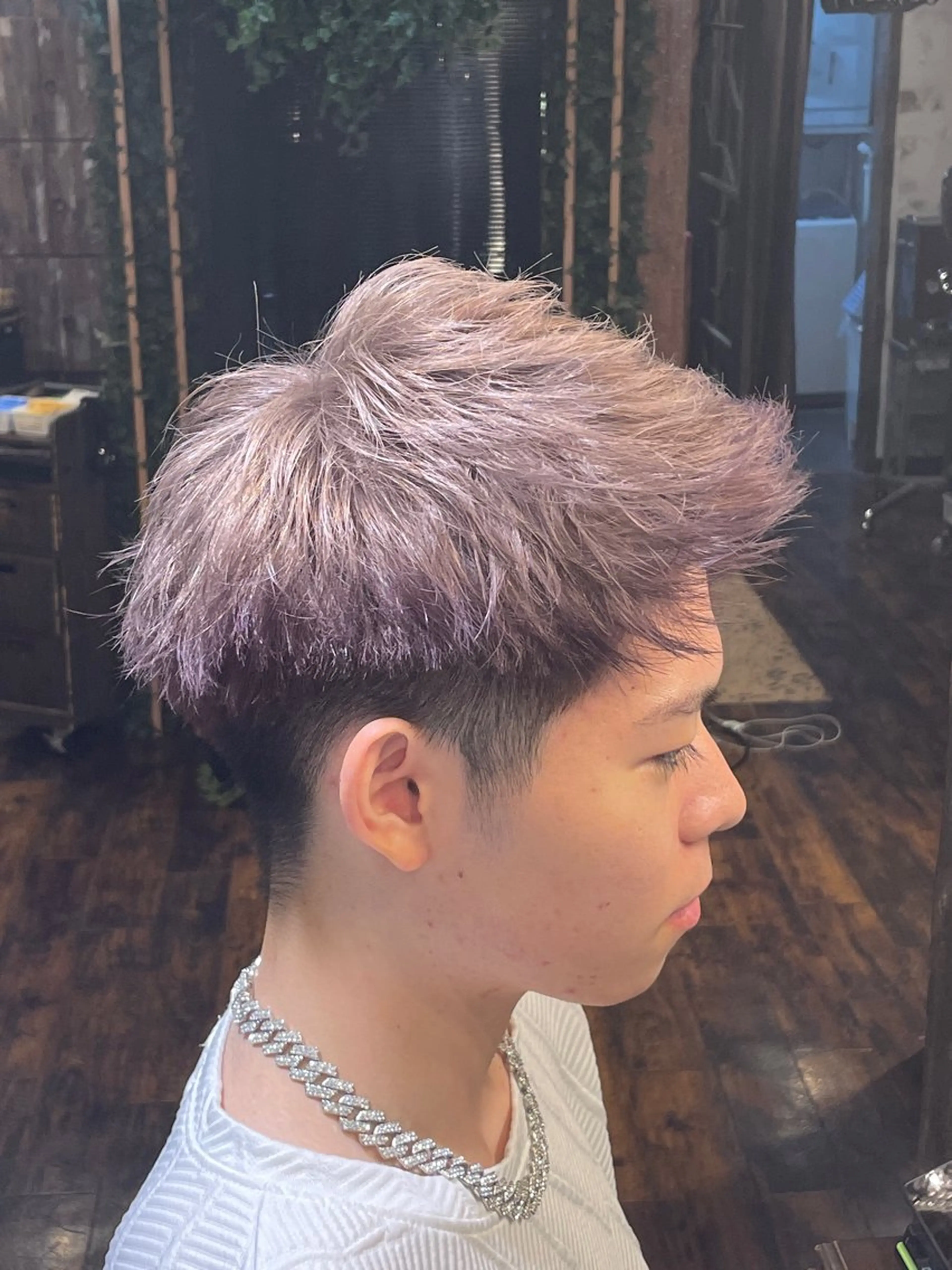 ショート カラー ヘアアレンジ メンズ シルバー 小野寺祐希人 Calbariのヘアスタイル