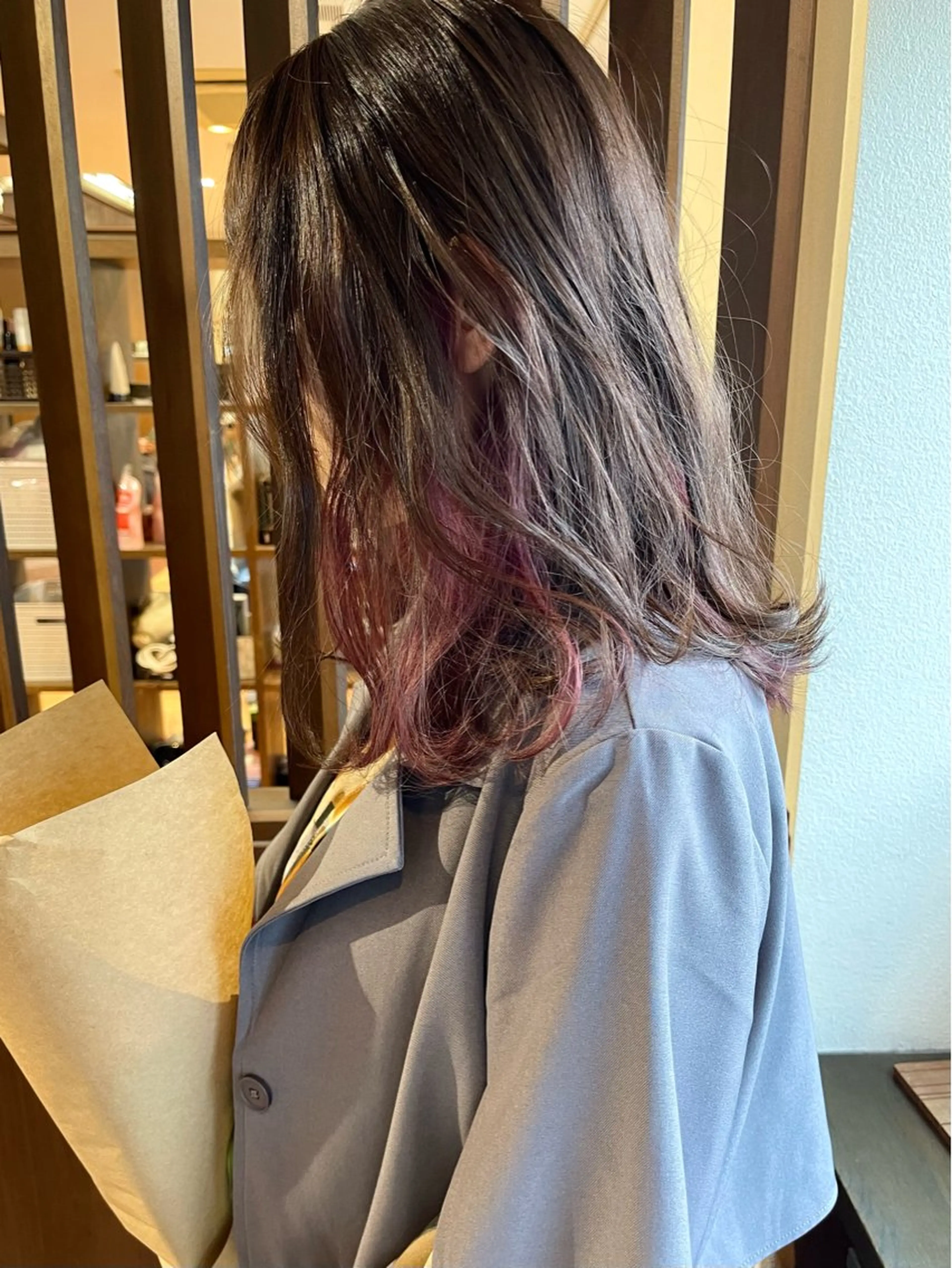 ミディアム カラー インナーカラー レッドカラー バイオレットカラー カット ヘアカラー トリートメント 髪質改善ｶﾗｰ ｹｱﾌﾞﾘｰﾁ/ﾀﾑのヘアスタイル