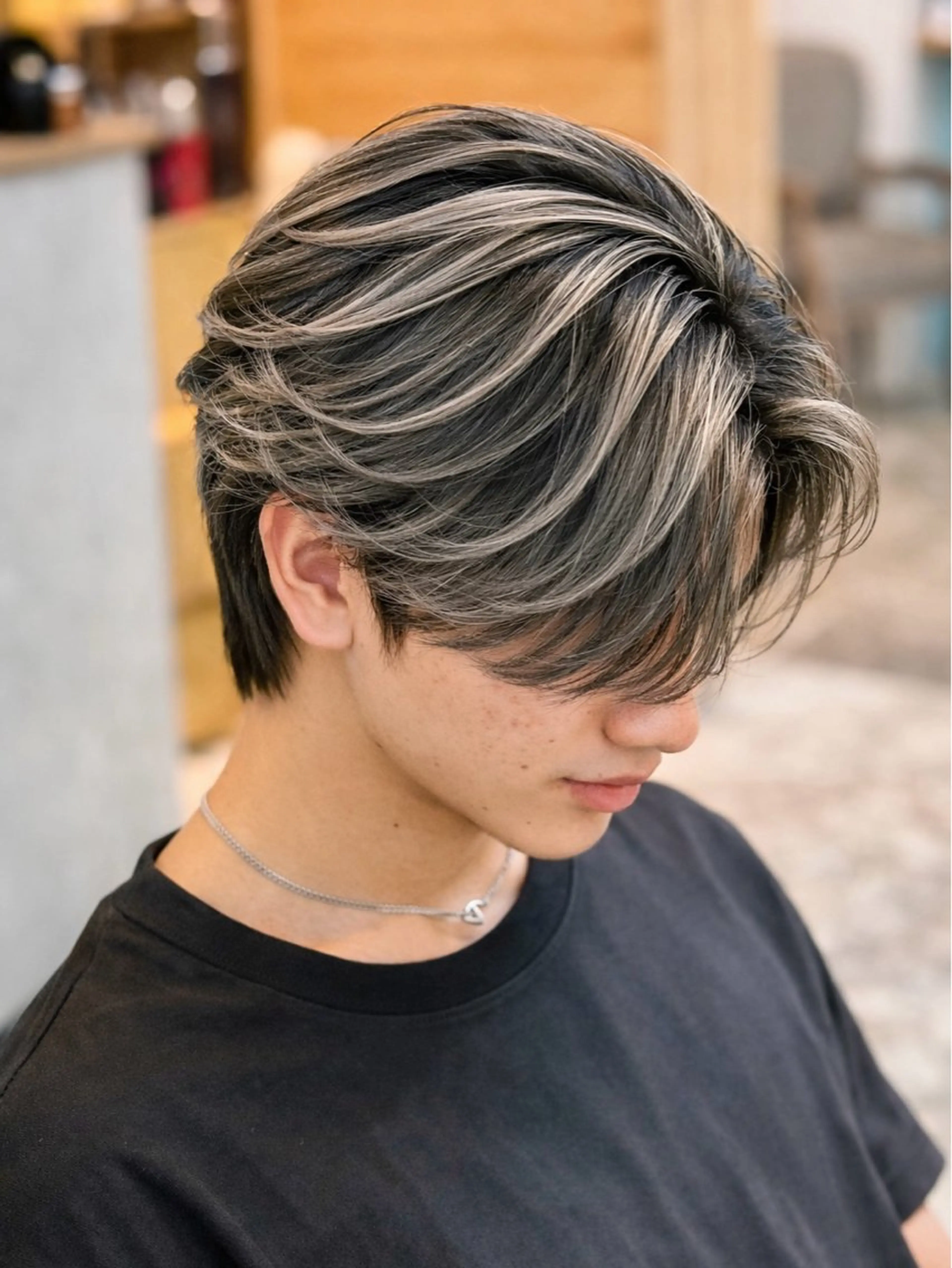 ミディアム メンズ メンズバレイヤージュ レイヤーカット カット ヘアカラー トリートメント Mirareee tokyo所属・バレイヤージュ/ シャドウルーツ/安室のヘアスタイル