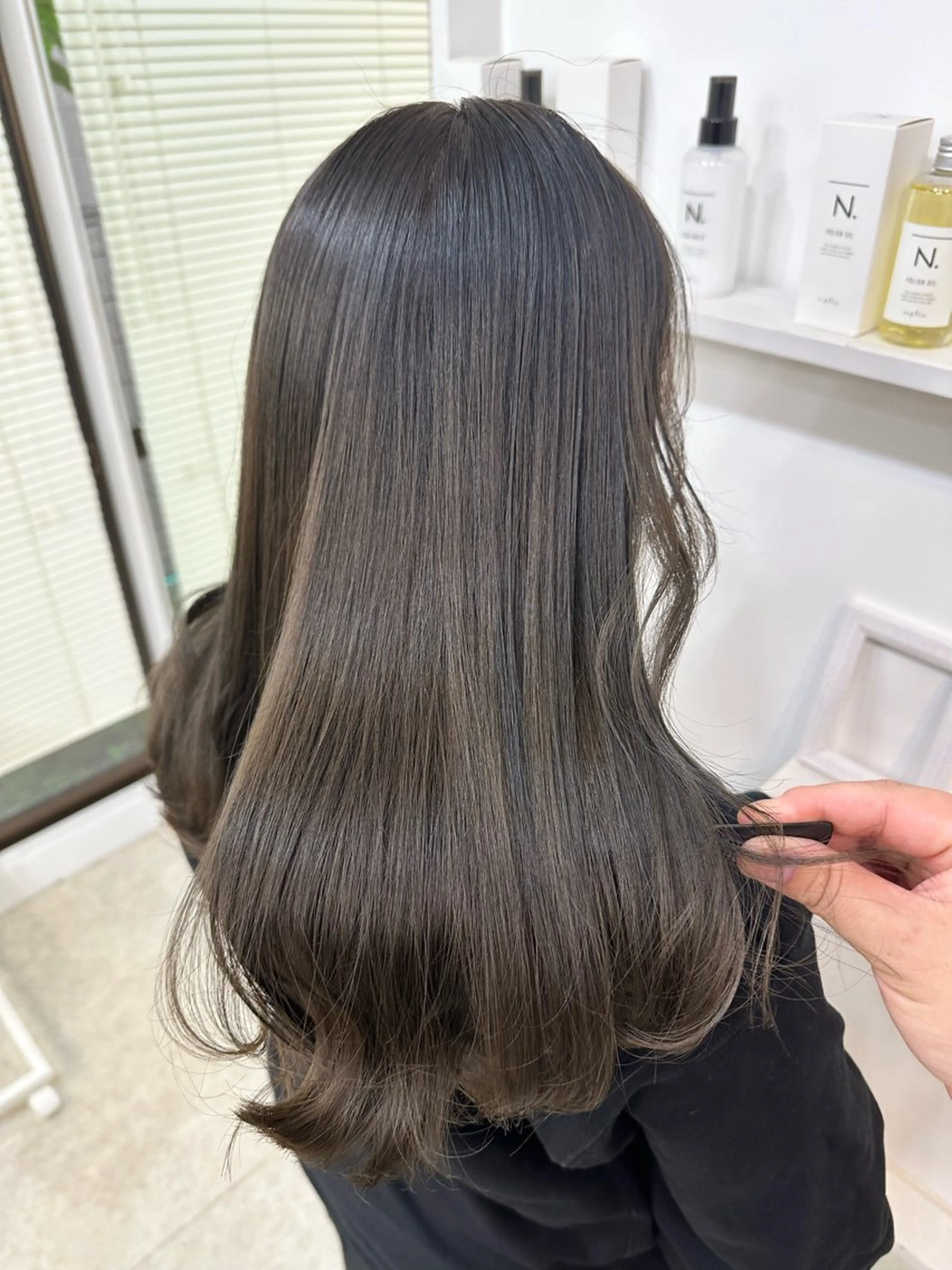 ミディアム カラー ブリーチ グレージュ ブリーチなしカラー カット ヘアカラー トリートメント 髪質改善/レイヤー ストウシンゴのヘアスタイル