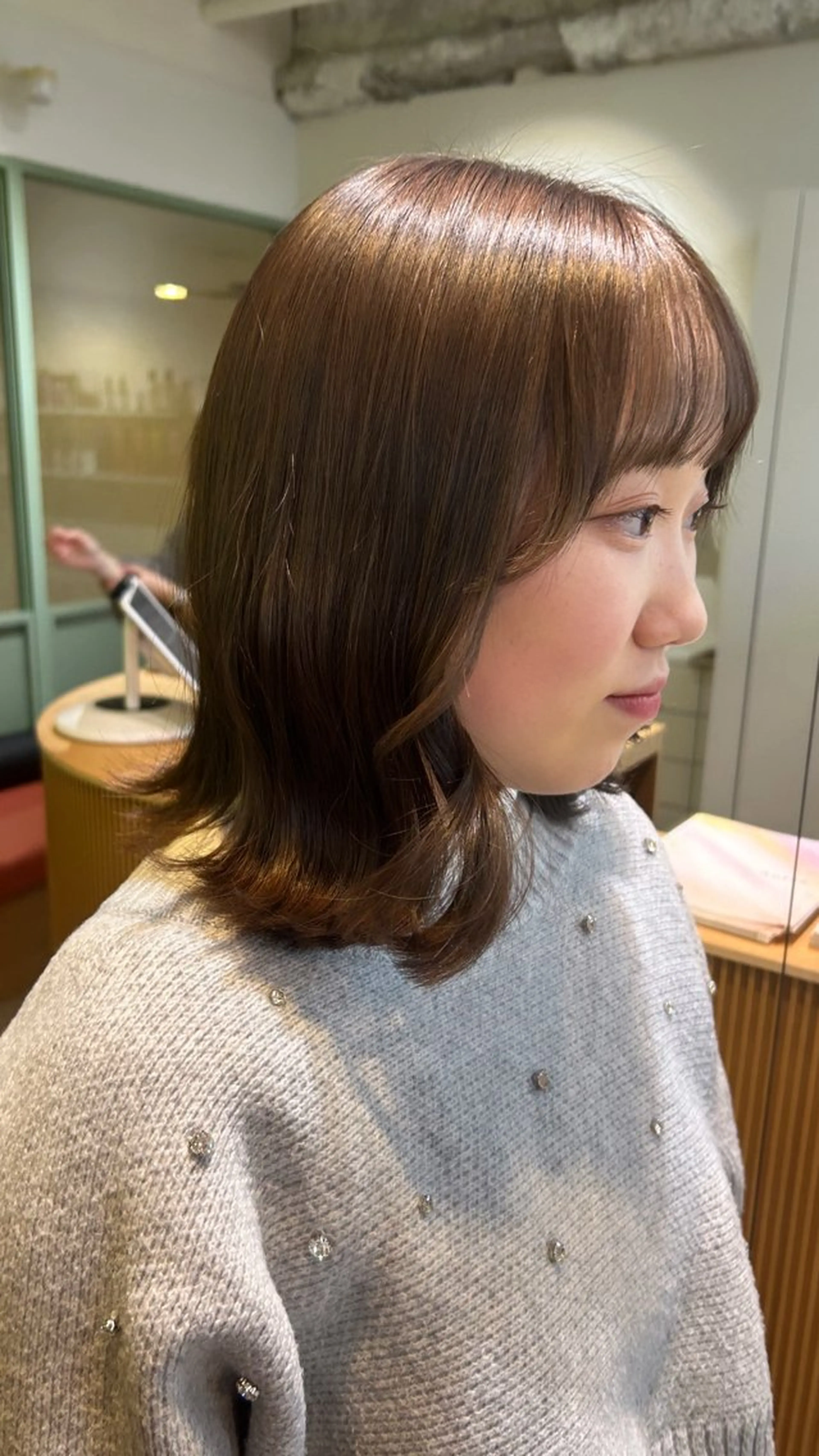 ミディアム カラー グレージュ ヘアカラー トリートメント ベージュ/ダブルカラ ー/新潟駅/青柳萌果のヘアスタイル