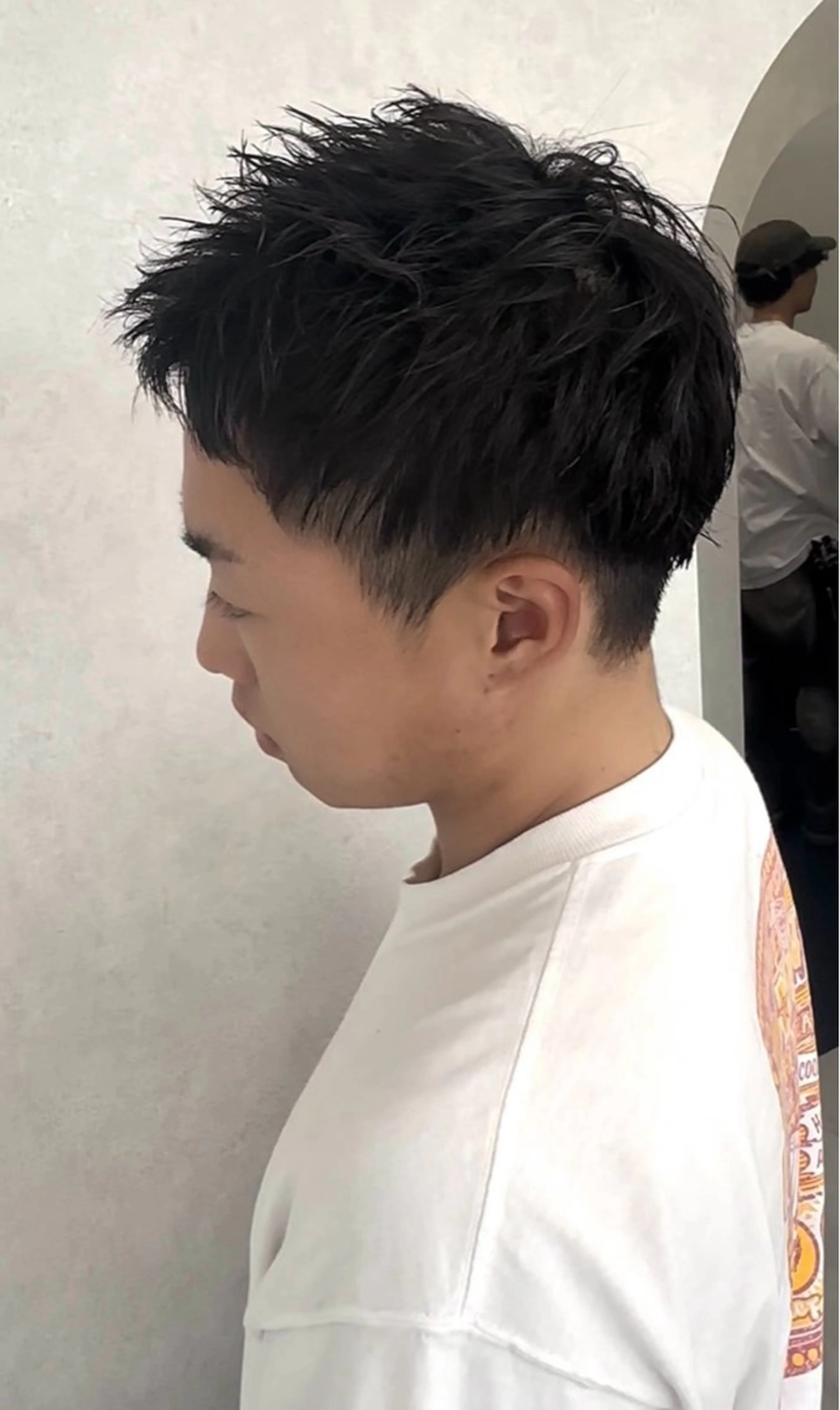 メンズ アップバング メンズブリーチ センターパート フェザーパーマ メンズハイライト カット 山口稜太 メンズ/波巻きパーマのヘアスタイル