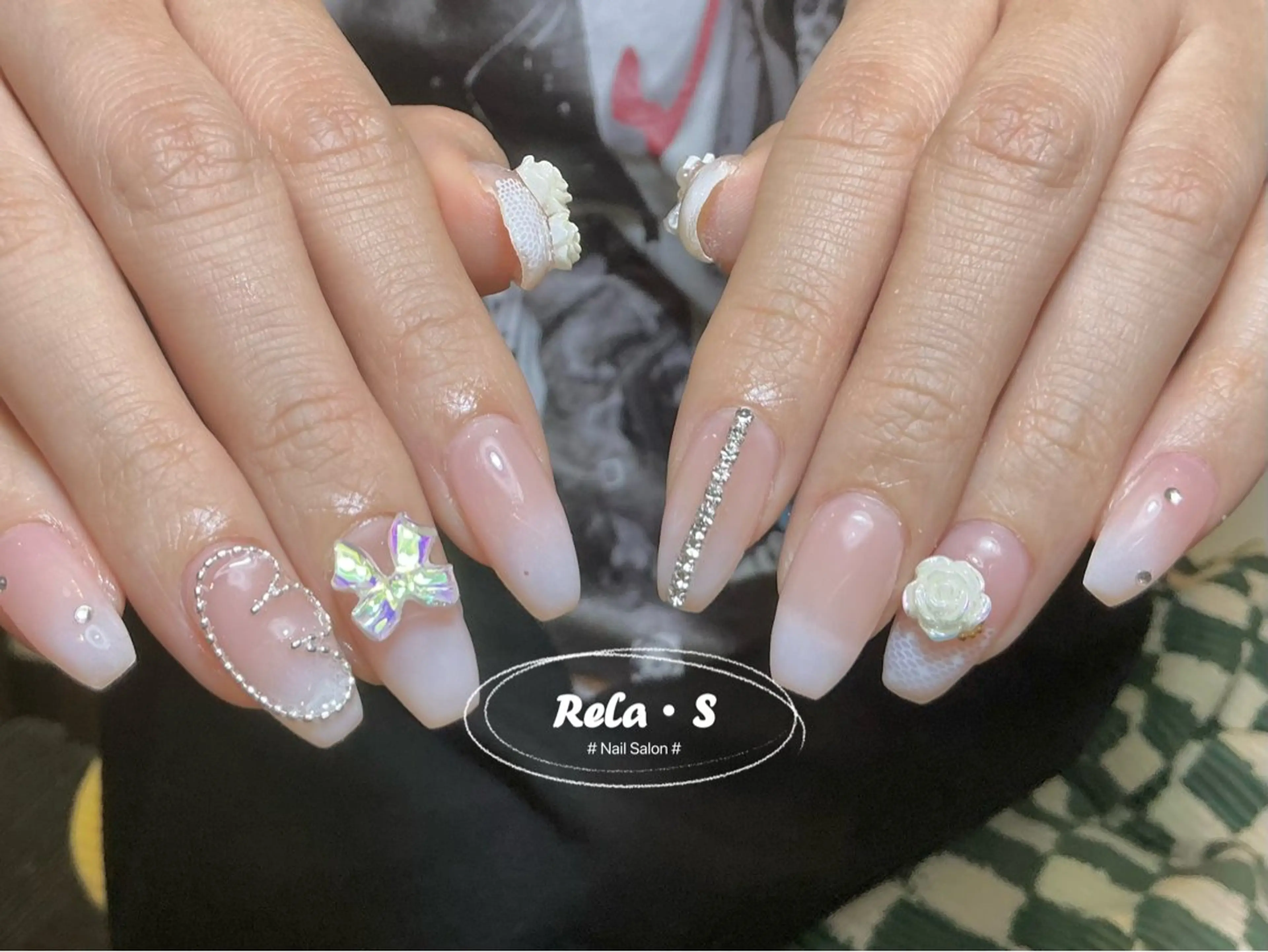 ネイル オーロラネイル 長さ出し フレンチネイル ジェルネイル ガラスフレンチ ハンドネイル Rela・S NAILのネイルデザイン