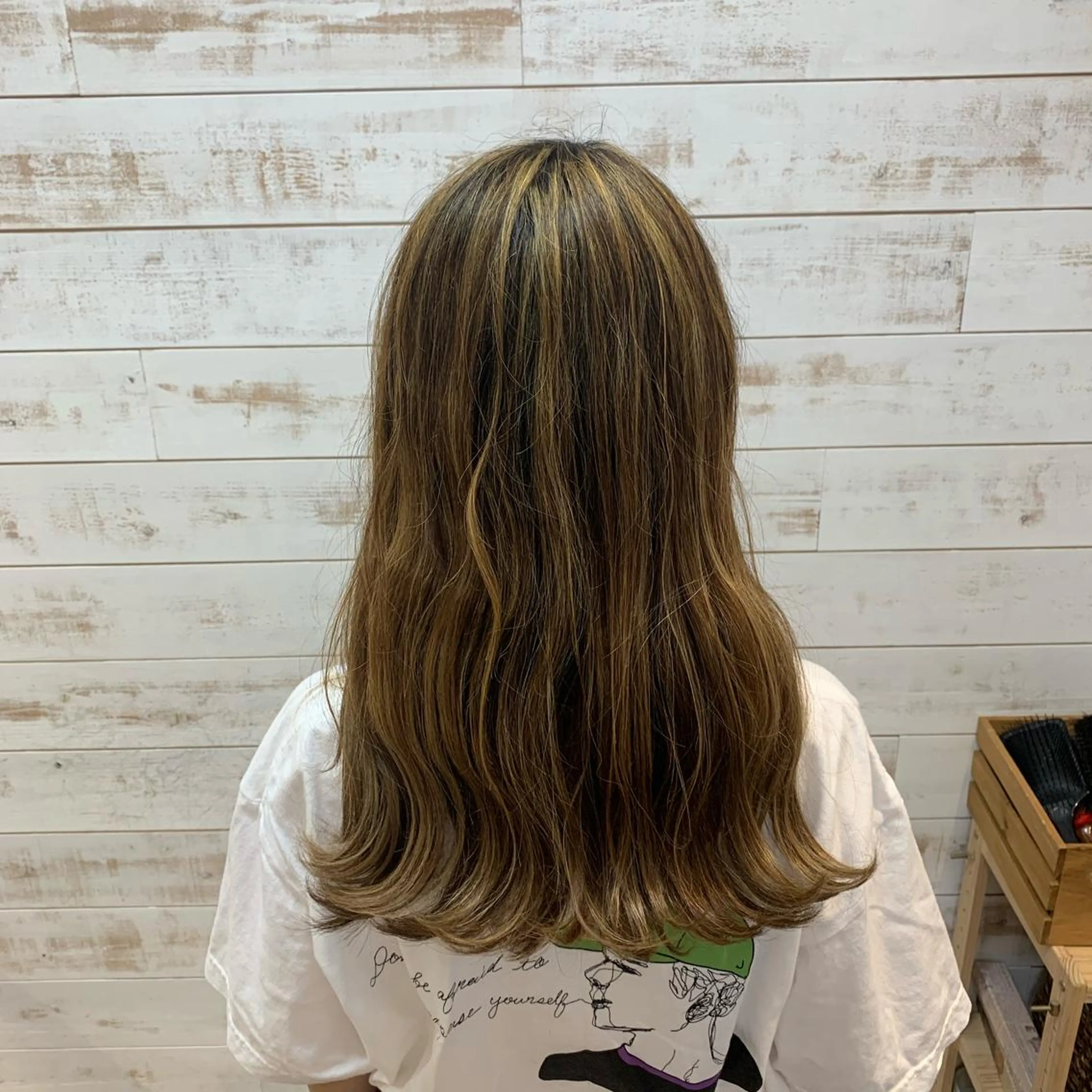 セミロング ヘアカラー 二狼  （じろう）のヘアスタイル