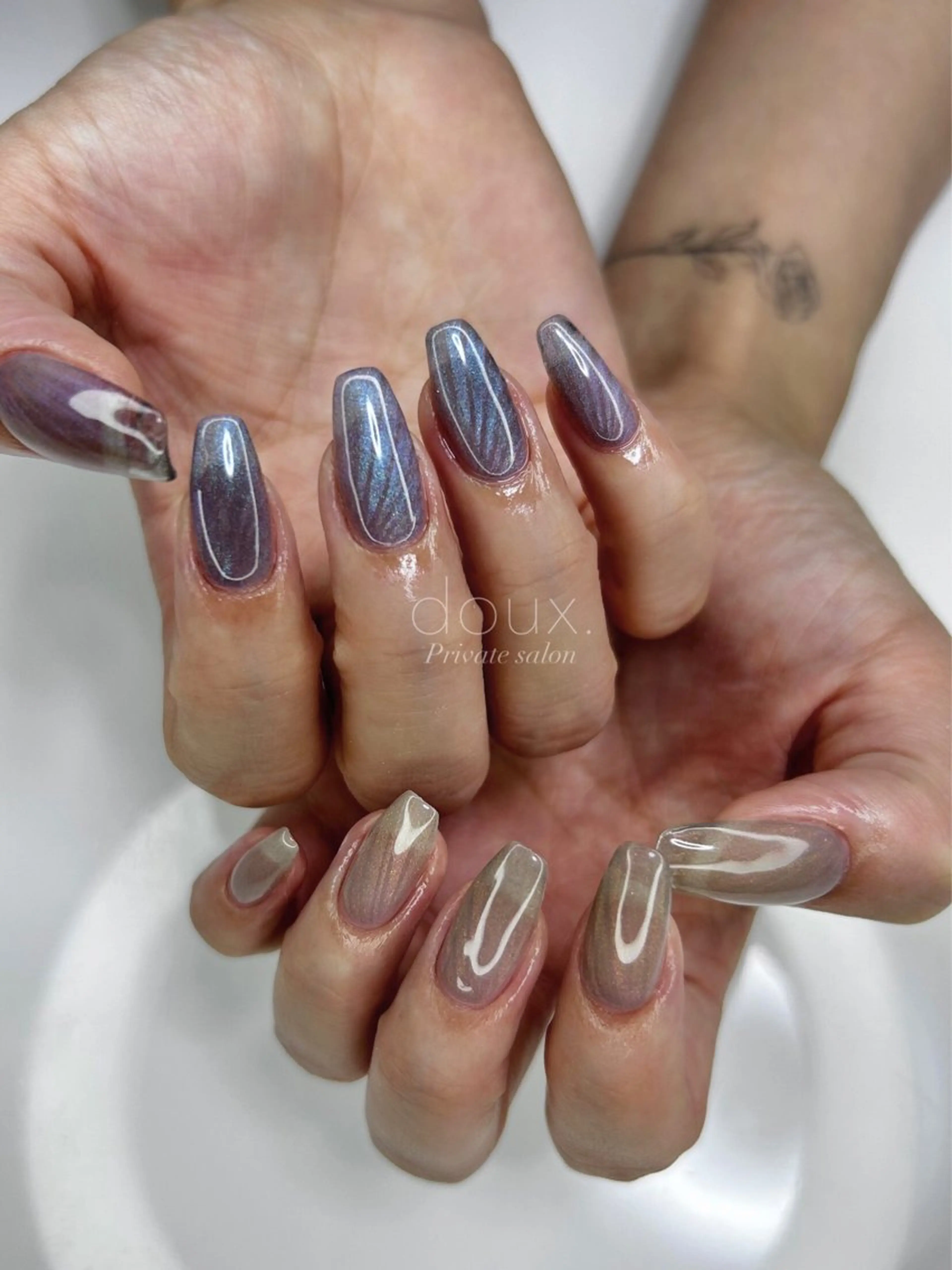 ネイル 氷ネイル・うるうるネイル 韓国ネイル マグネットネイル ニュアンスネイル シンプルネイル ハンドネイル doux. nailのネイルデザイン