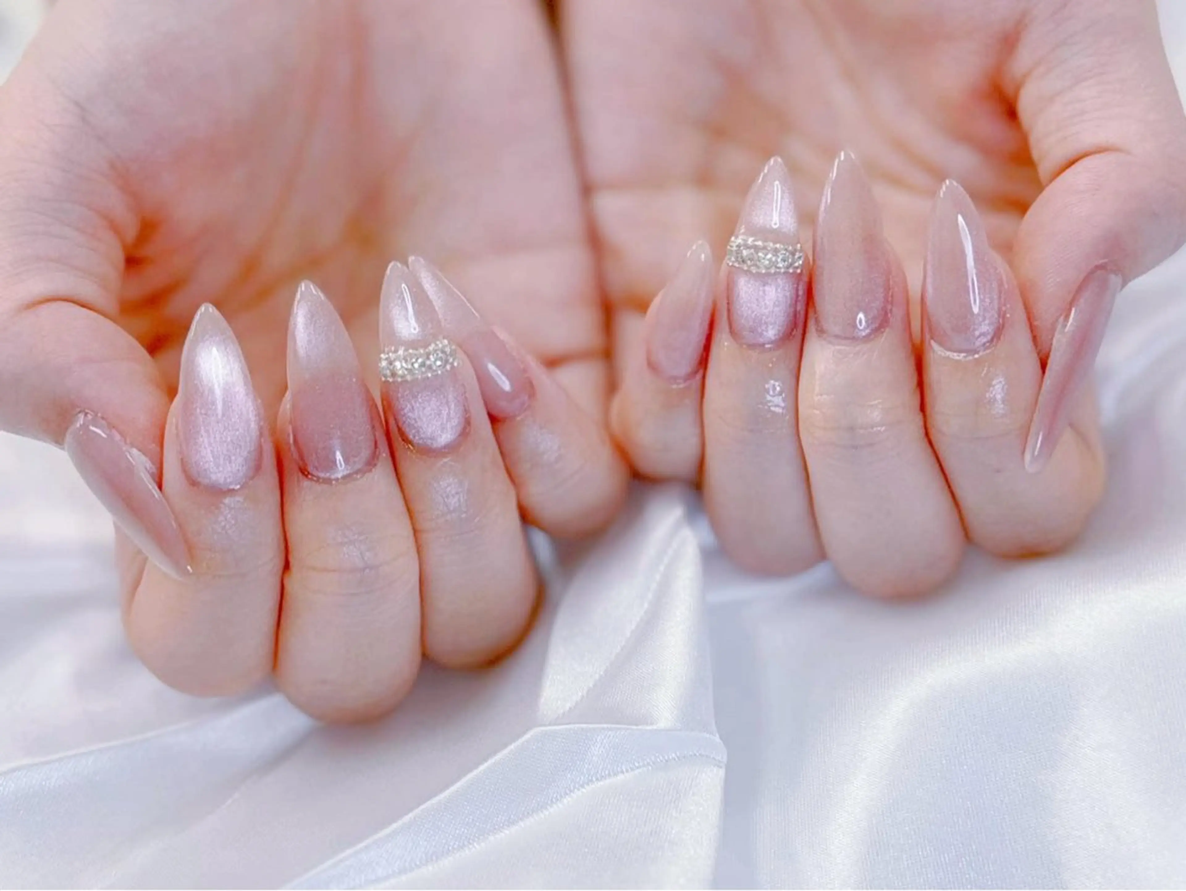 ネイル 桜ネイル フレンチネイル グラデーション 韓国ネイル マグネットネイル ハンドネイル ハンドケア Hara Nail 【パラジェル使用】のネイルデザイン