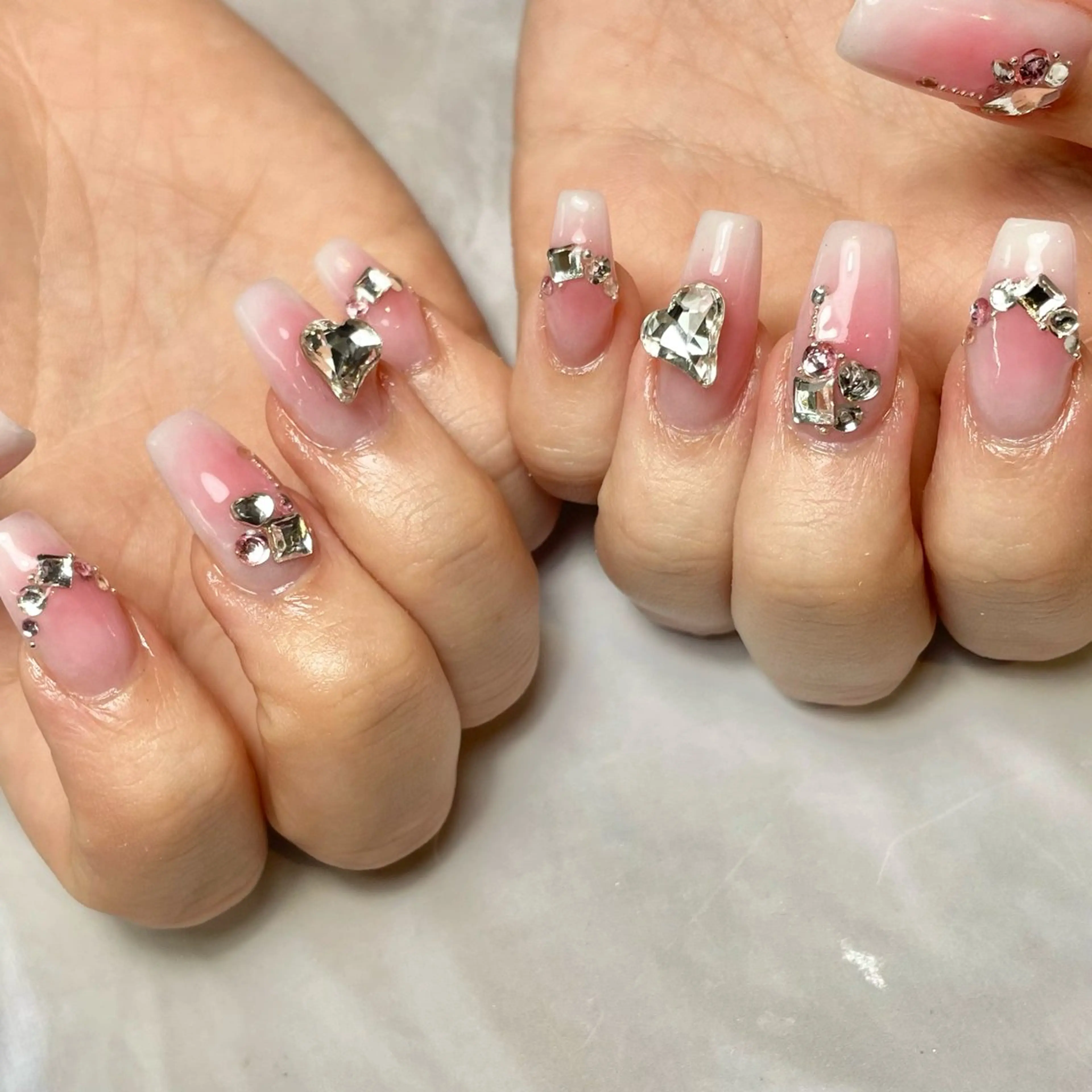 ネイル チークネイル 持ち込み ピンク ハンドネイル Reflection marikoのネイルデザイン