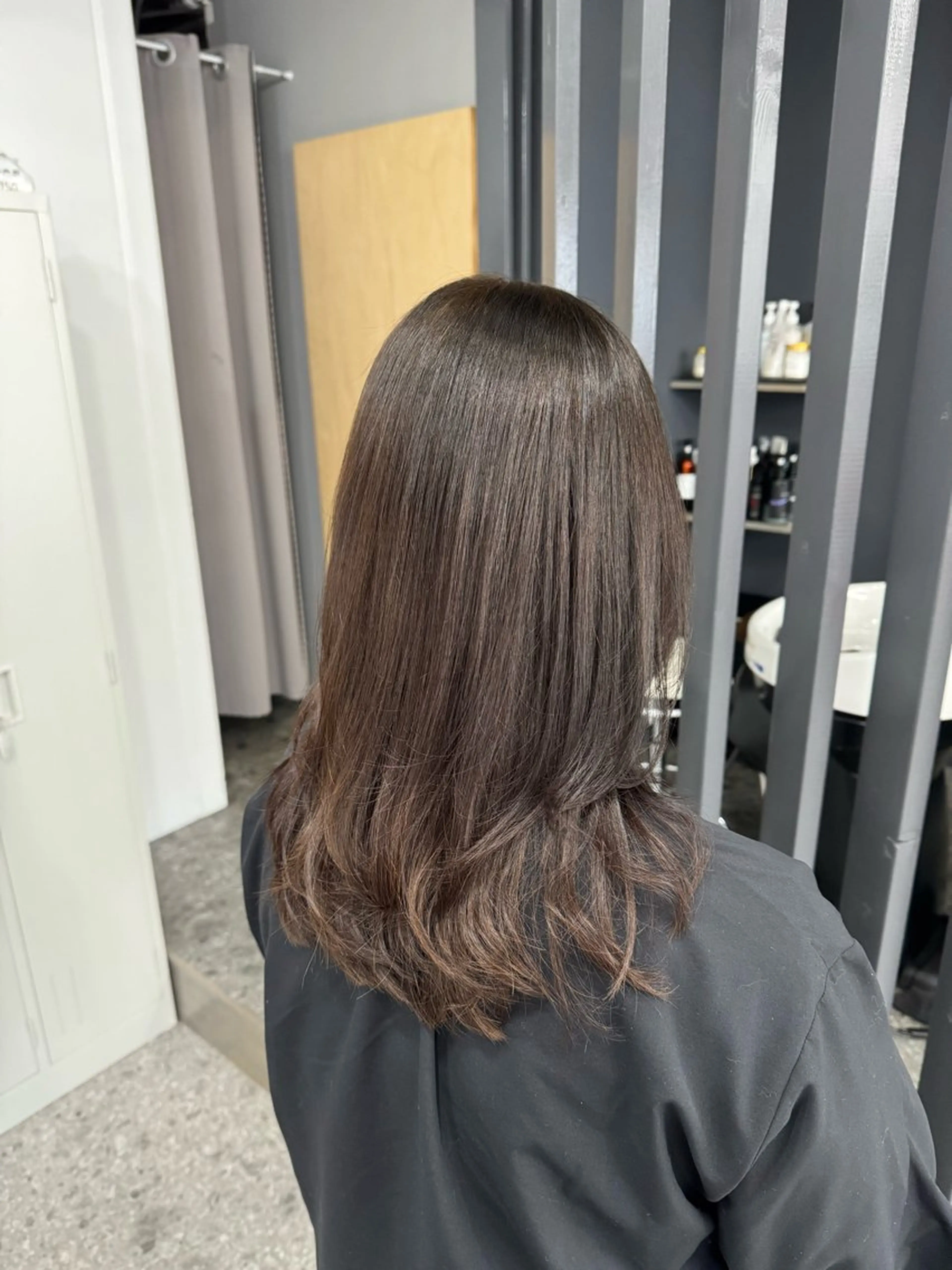 セミロング パーマ PILILANI CHOP SHOP所属・安田 聡志のヘアスタイル